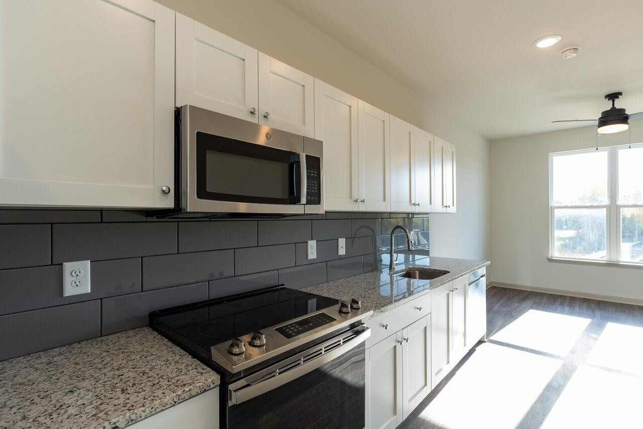 2210 Gathering Square Court Property Photo 8