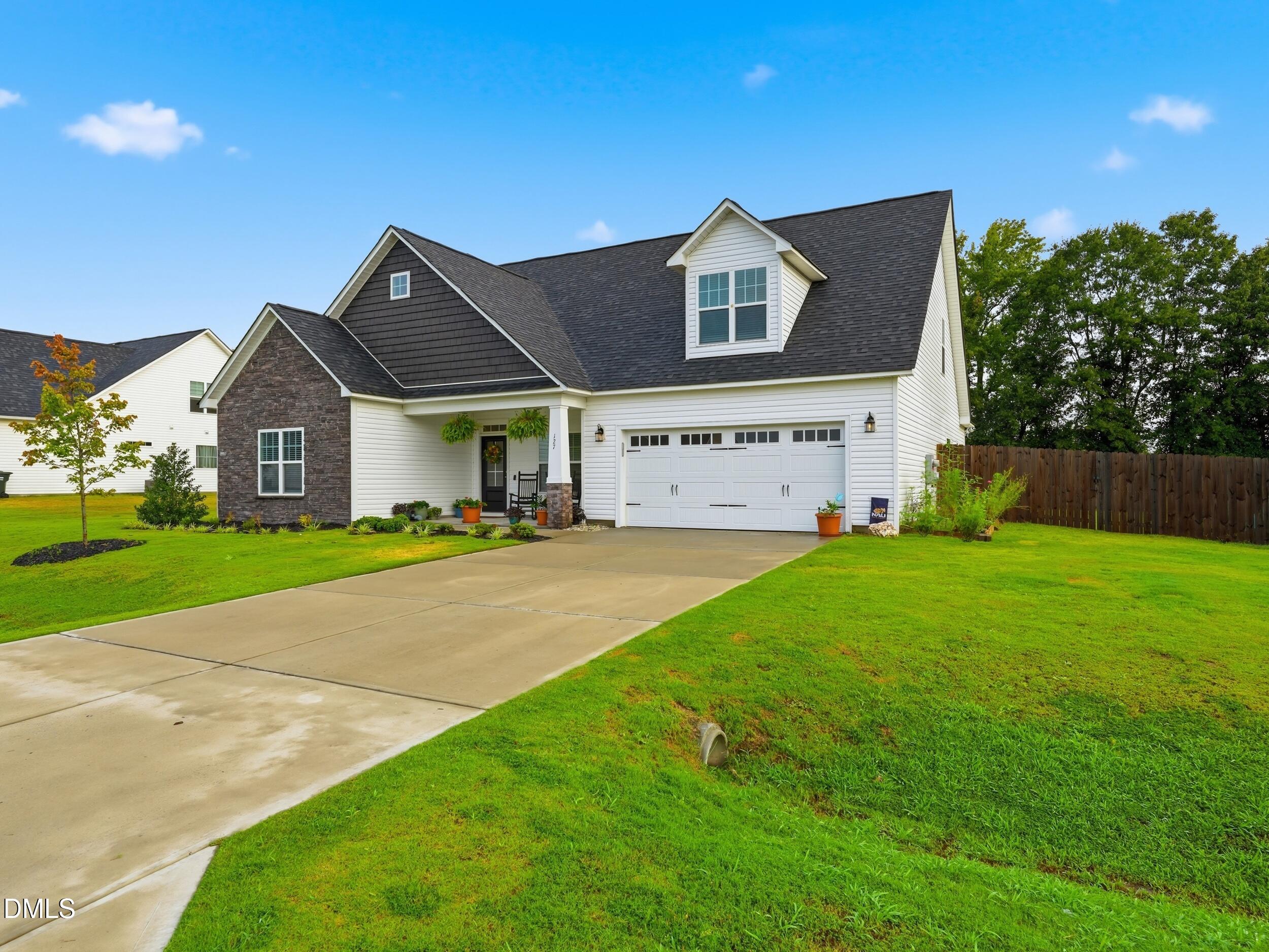 127 Looping Horse Circle Property Photo 2