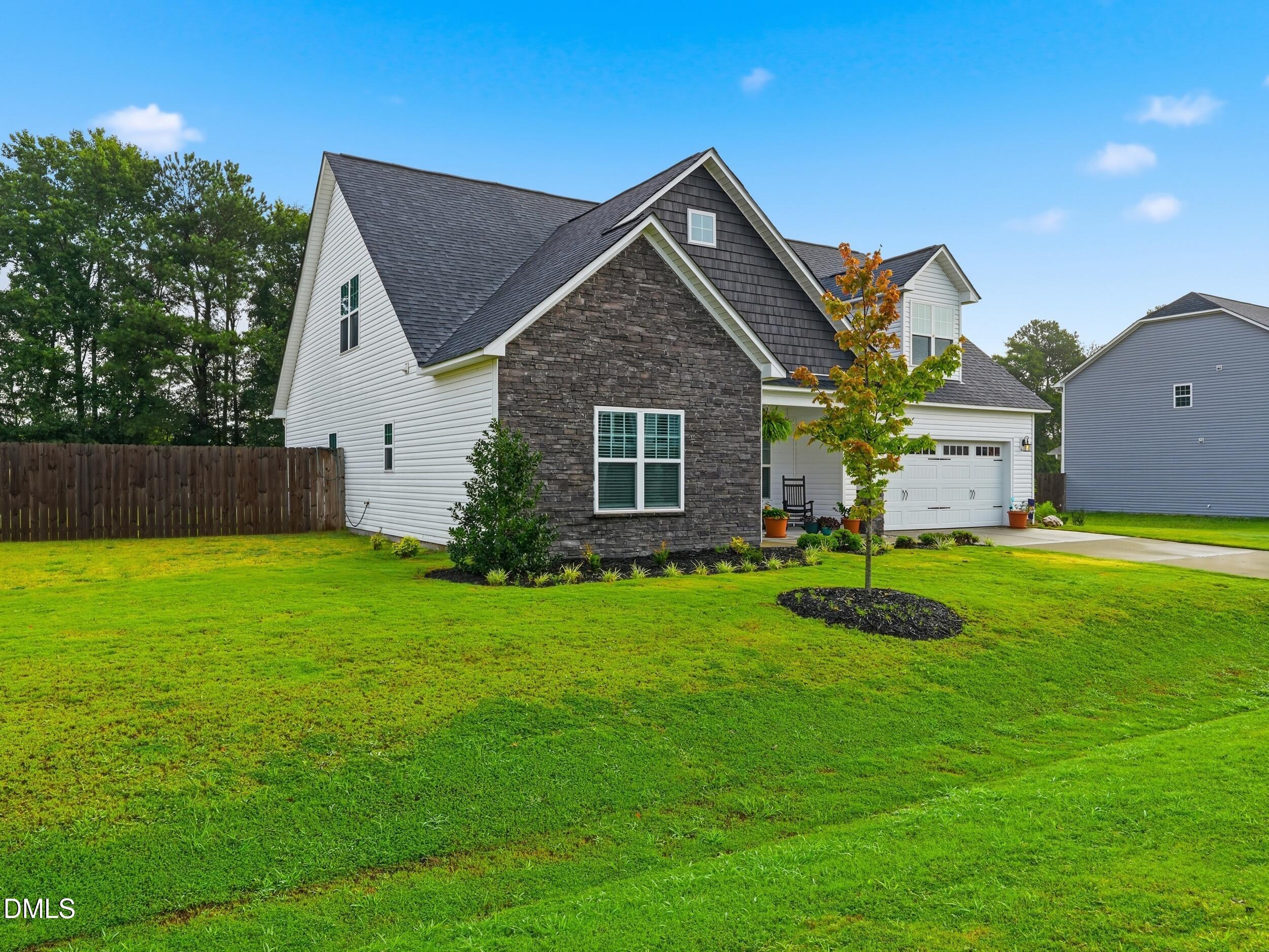 127 Looping Horse Circle Property Photo 3