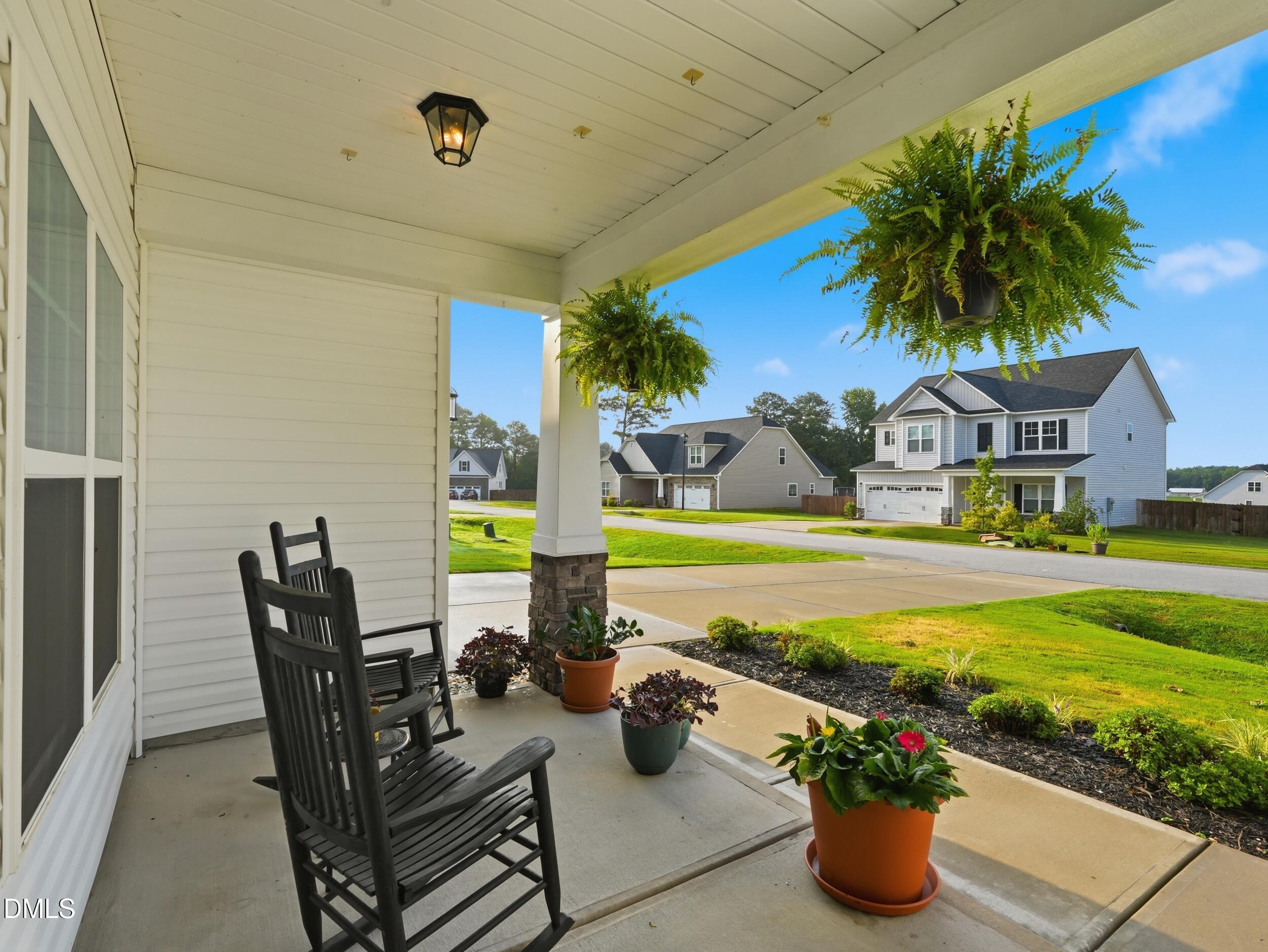 127 Looping Horse Circle Property Photo 4