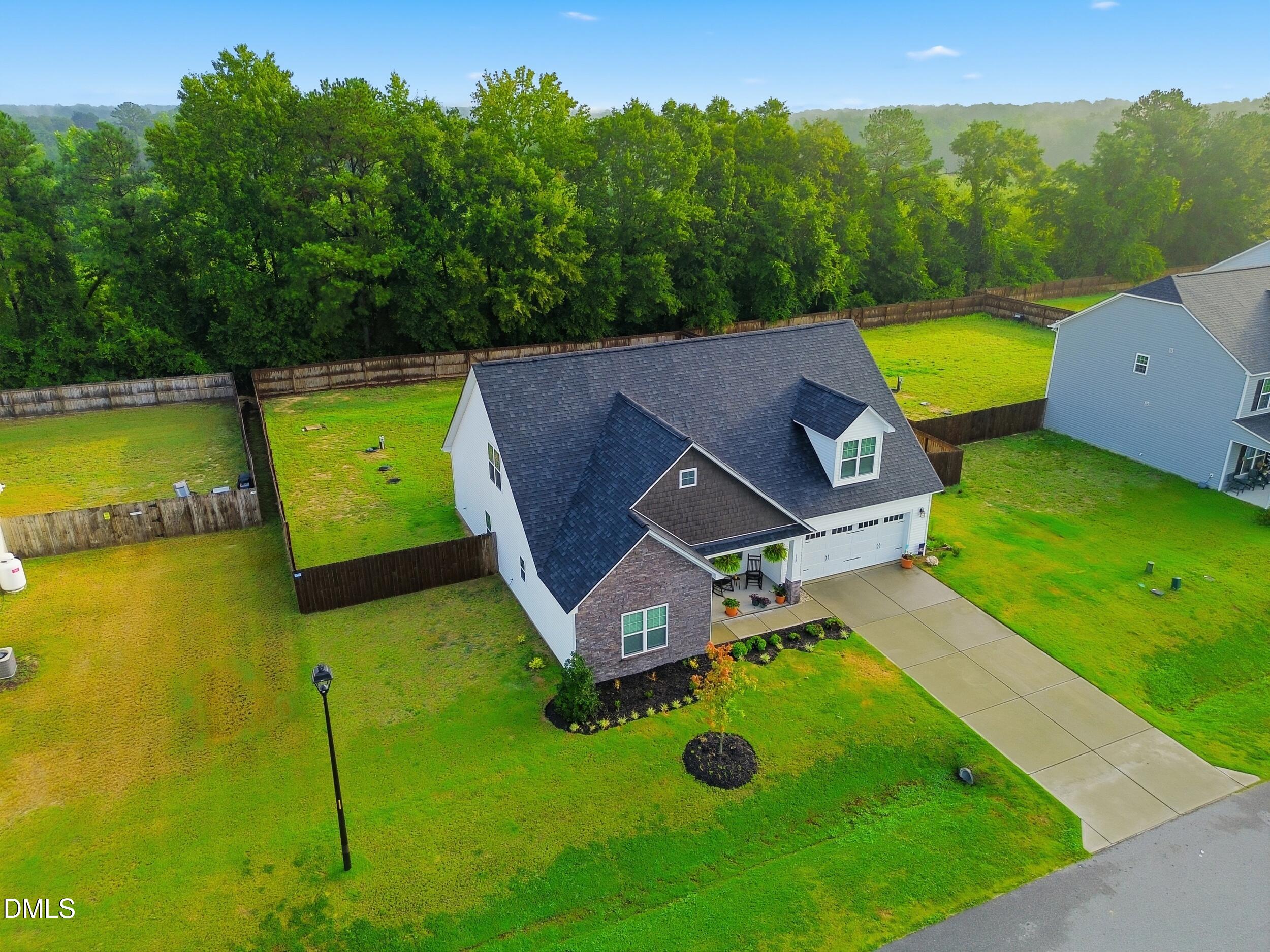 127 Looping Horse Circle Property Photo 6