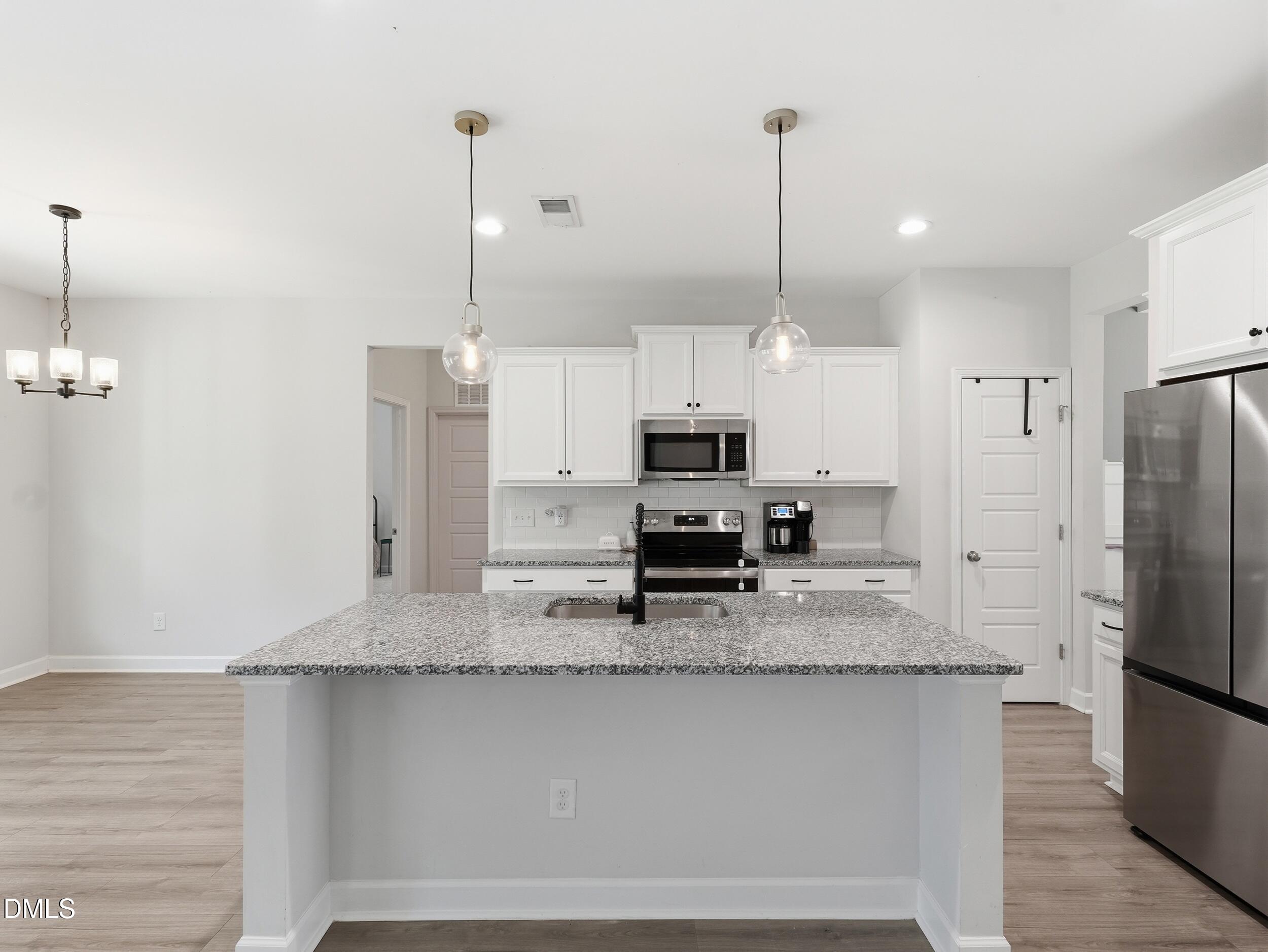 127 Looping Horse Circle Property Photo 14