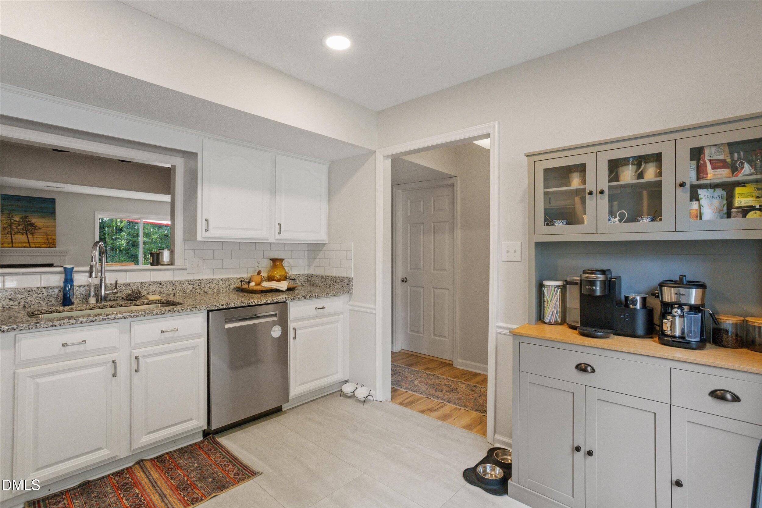 6402 Meadow View Drive Property Photo 7