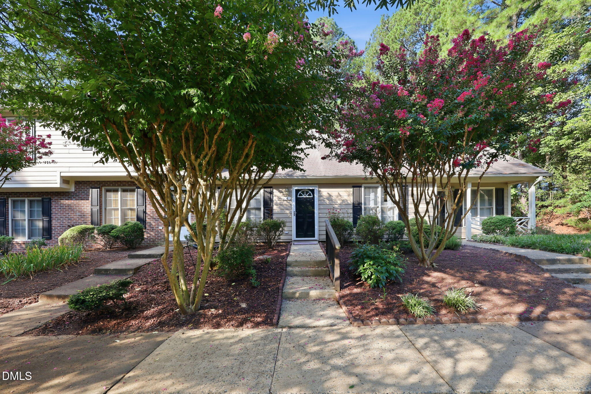 4 Crystal Oaks Court Property Photo 2