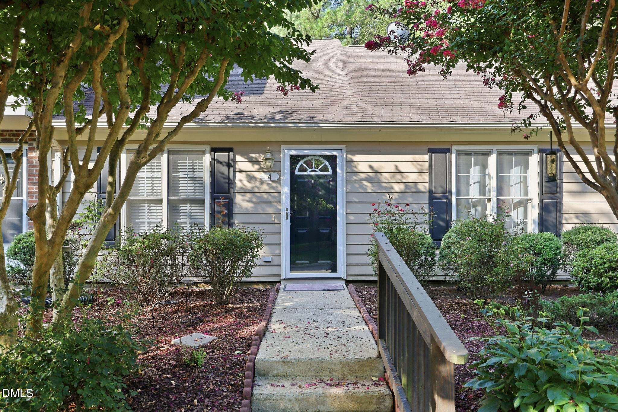 4 Crystal Oaks Court Property Photo 3