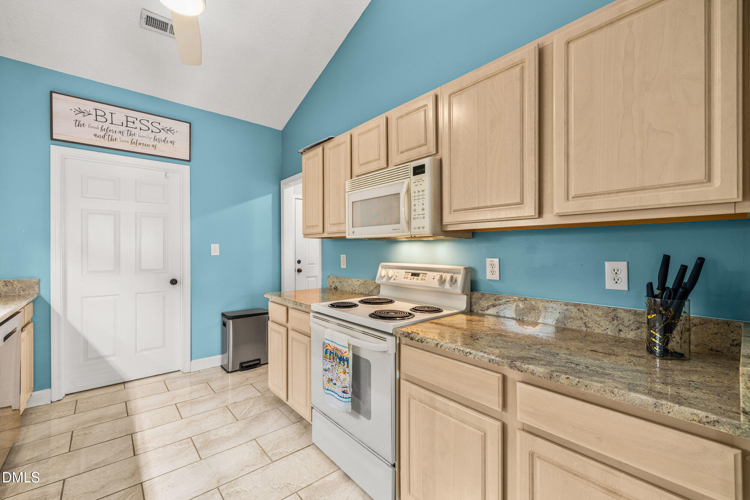 910 Camden Court Property Photo 11