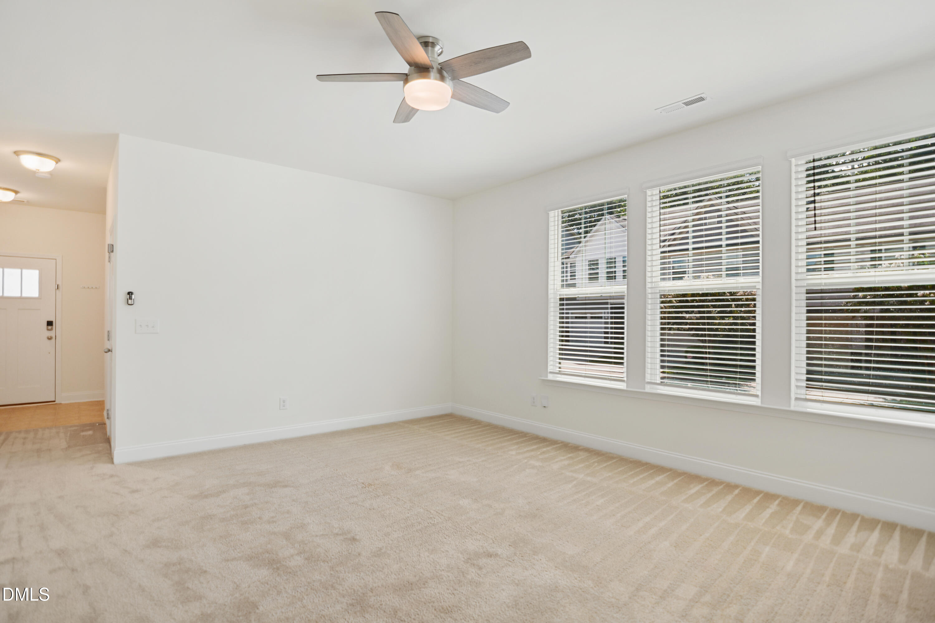 372 E Porthaven Way Property Photo 3