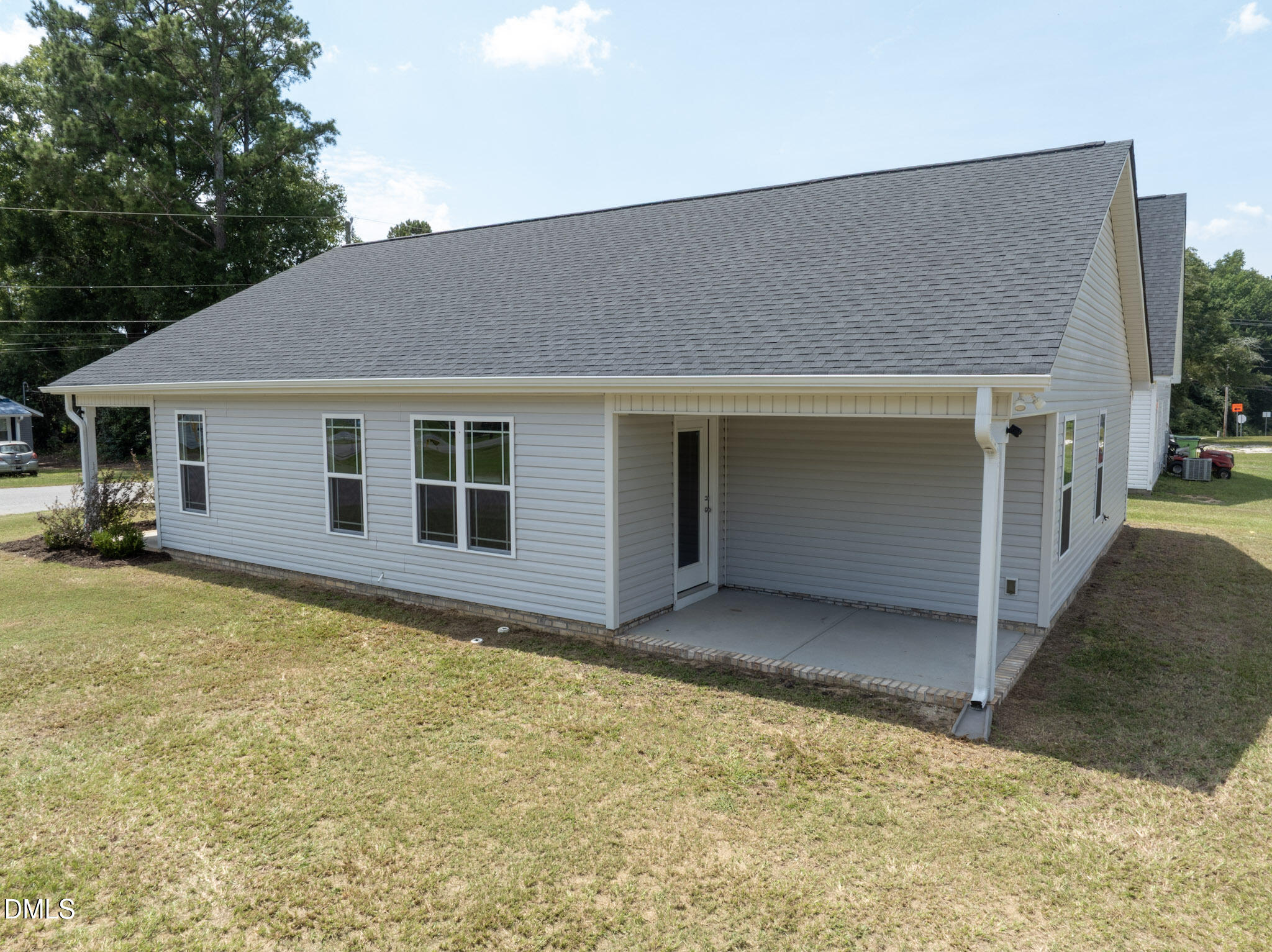 103 E Allen Street Property Photo 4