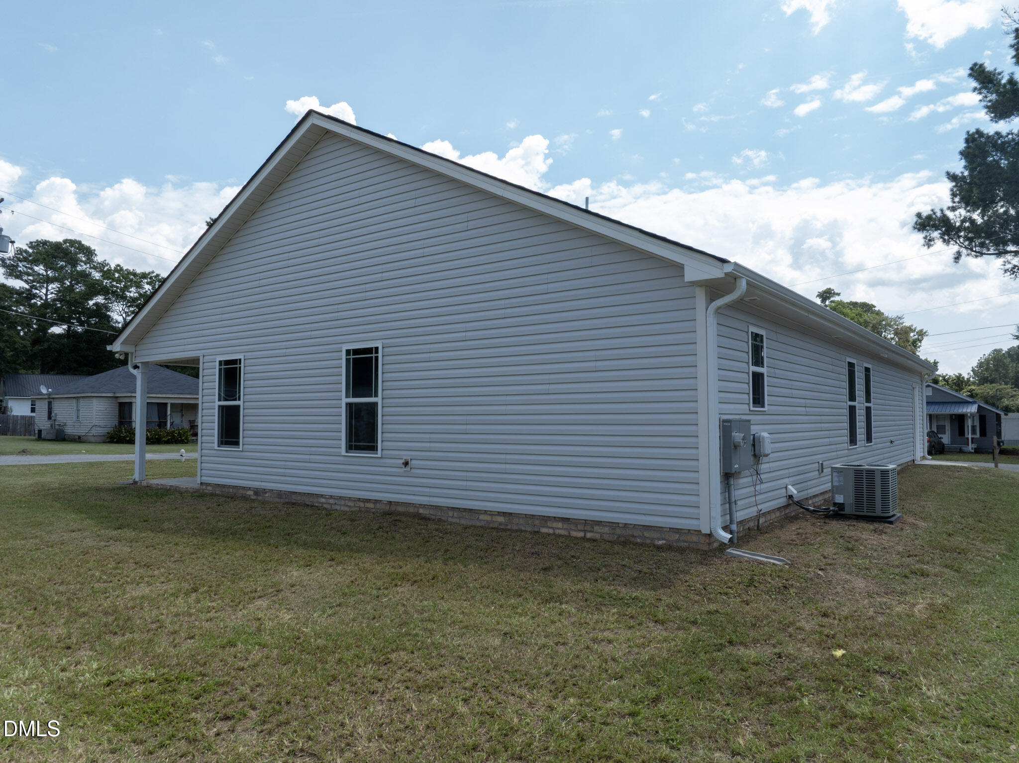 103 E Allen Street Property Photo 6