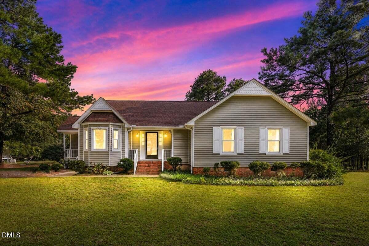 114 Lakeside Circle Property Photo 2