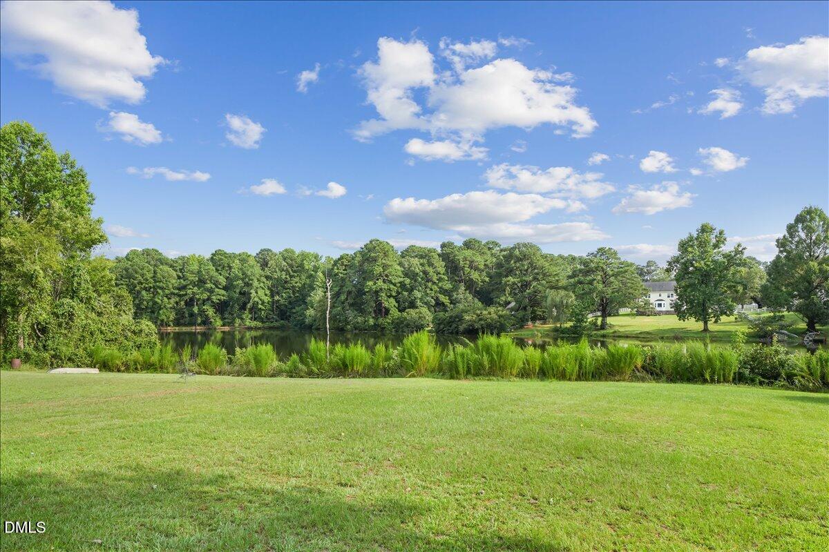 114 Lakeside Circle Property Photo 6