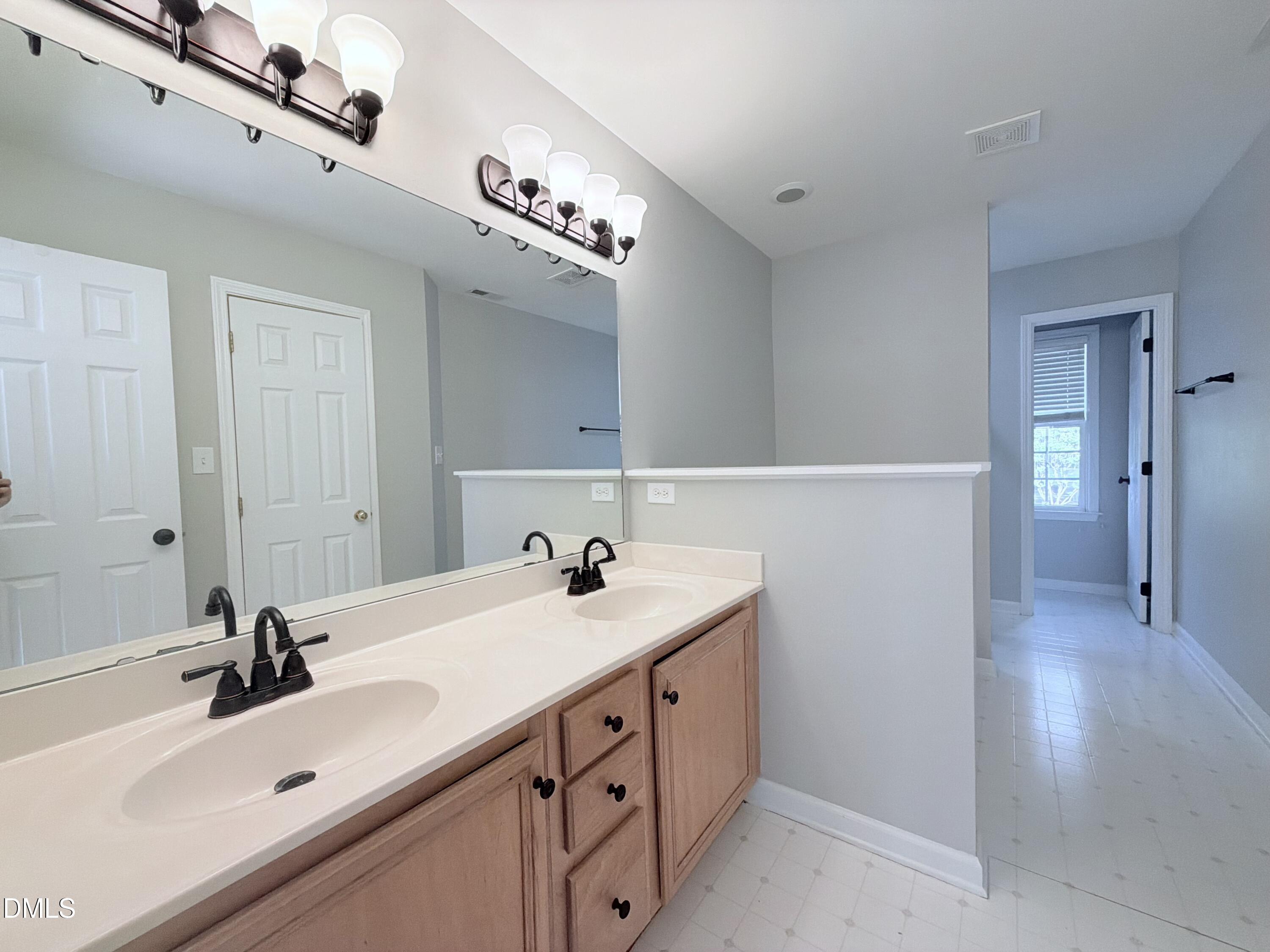 803 Knightsborough Way Property Photo 12