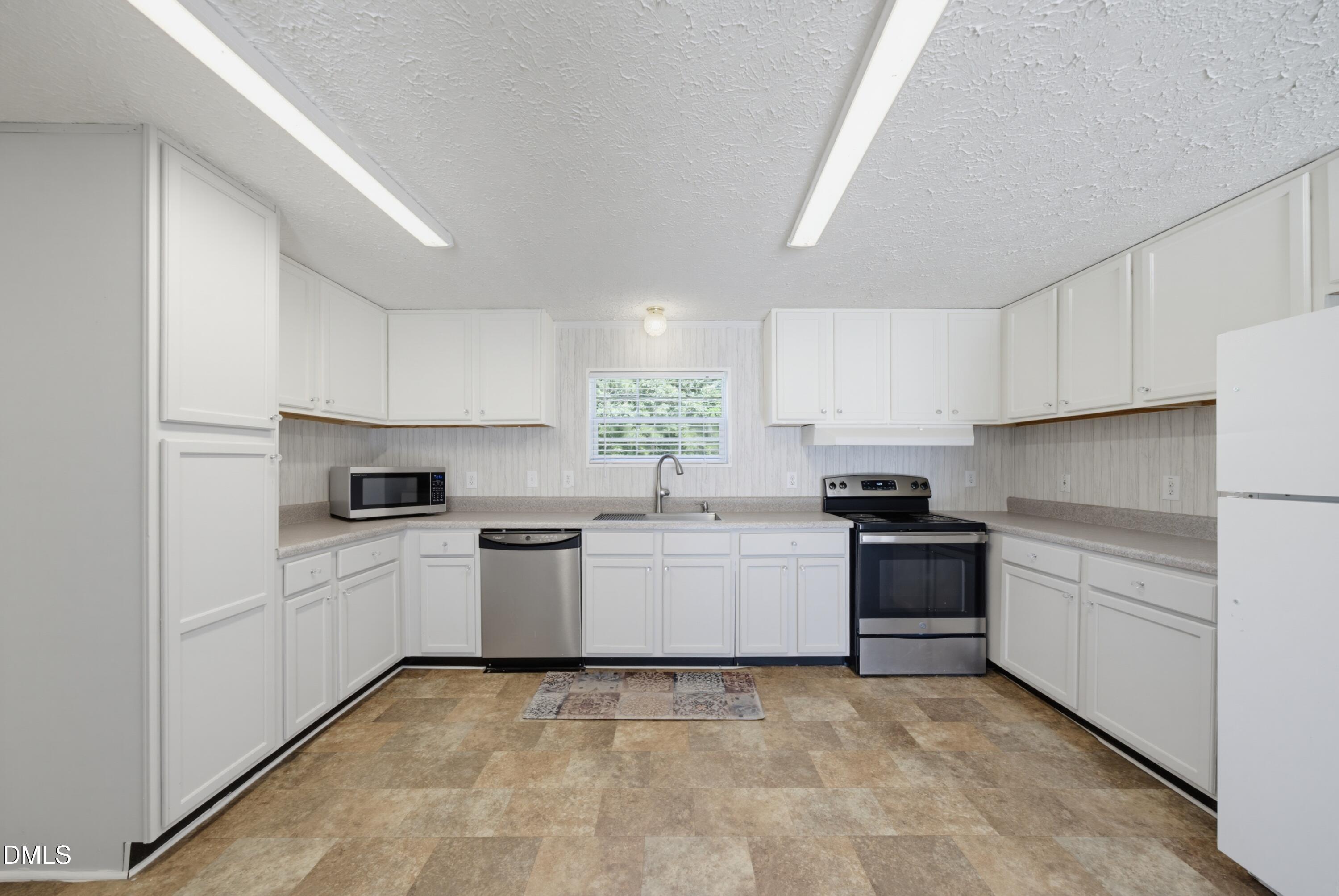 523 County Line Road Property Photo 11