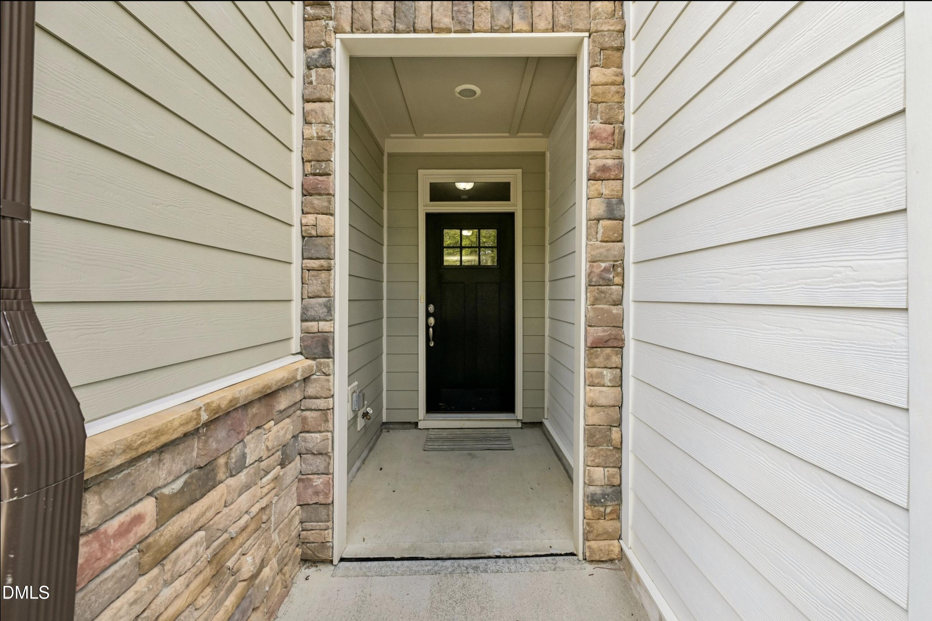 605 Newlyn Drive Property Photo 5