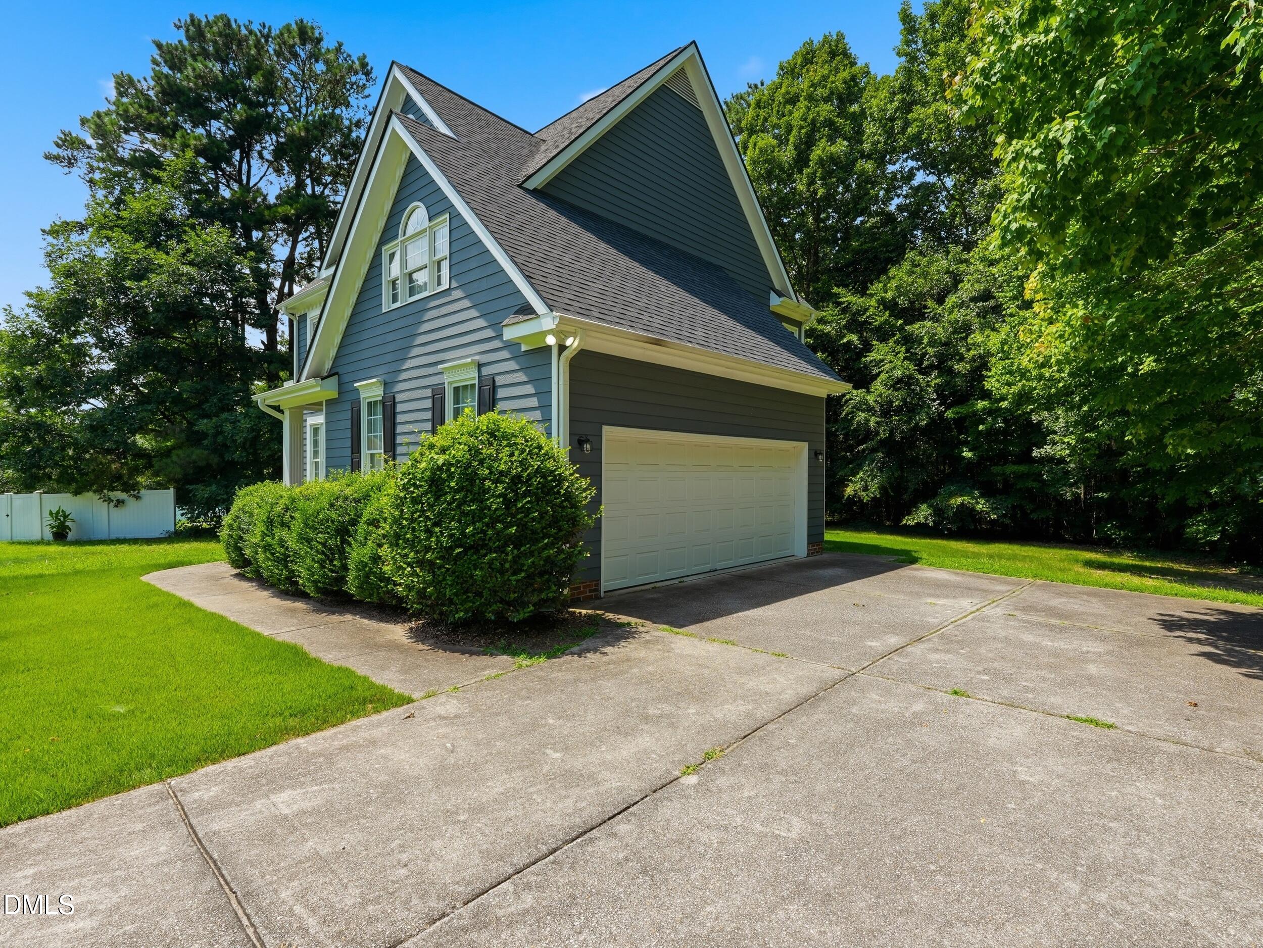 1300 Windy Field Circle Property Photo 3