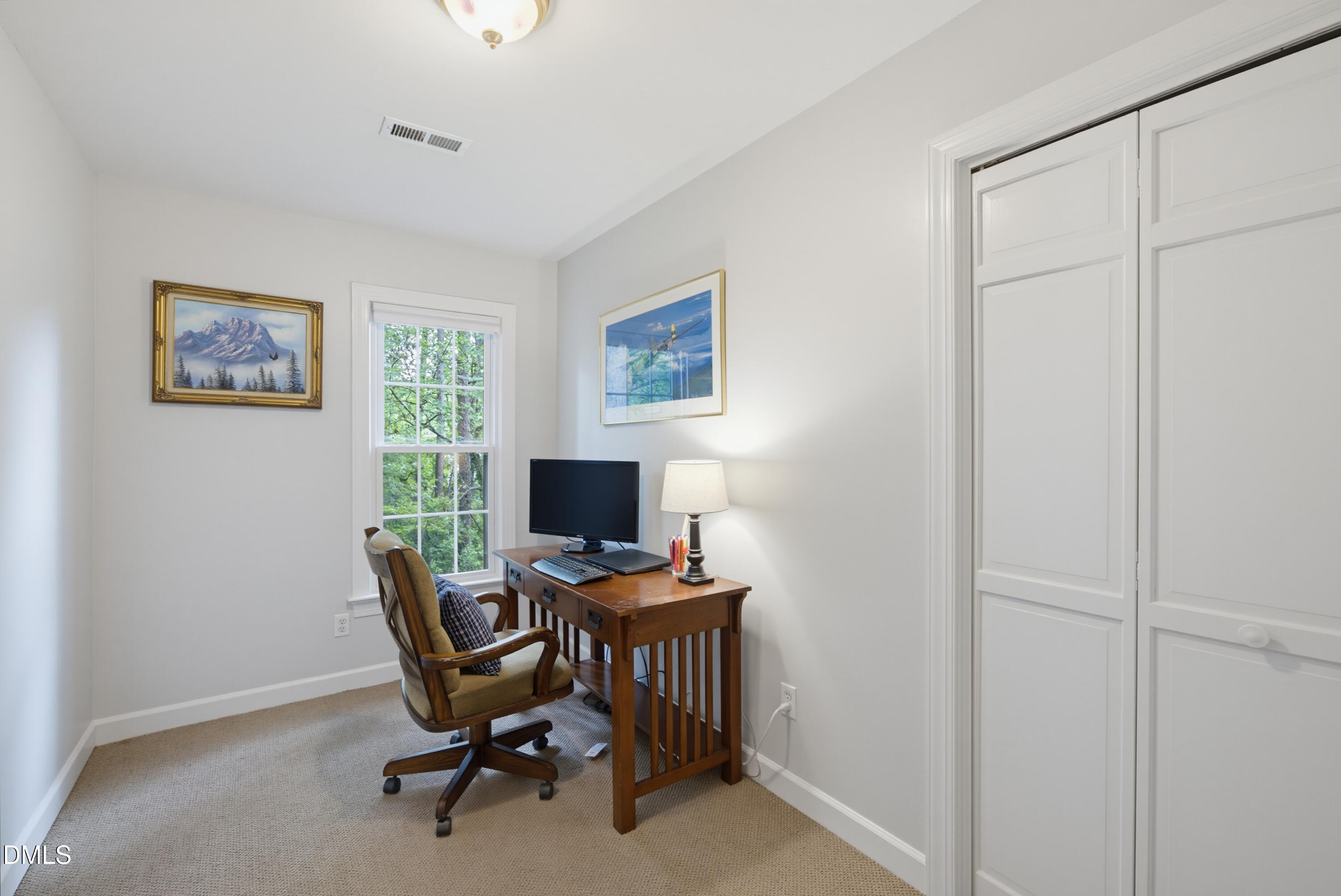 1302 Hampshire Court Property Photo 29