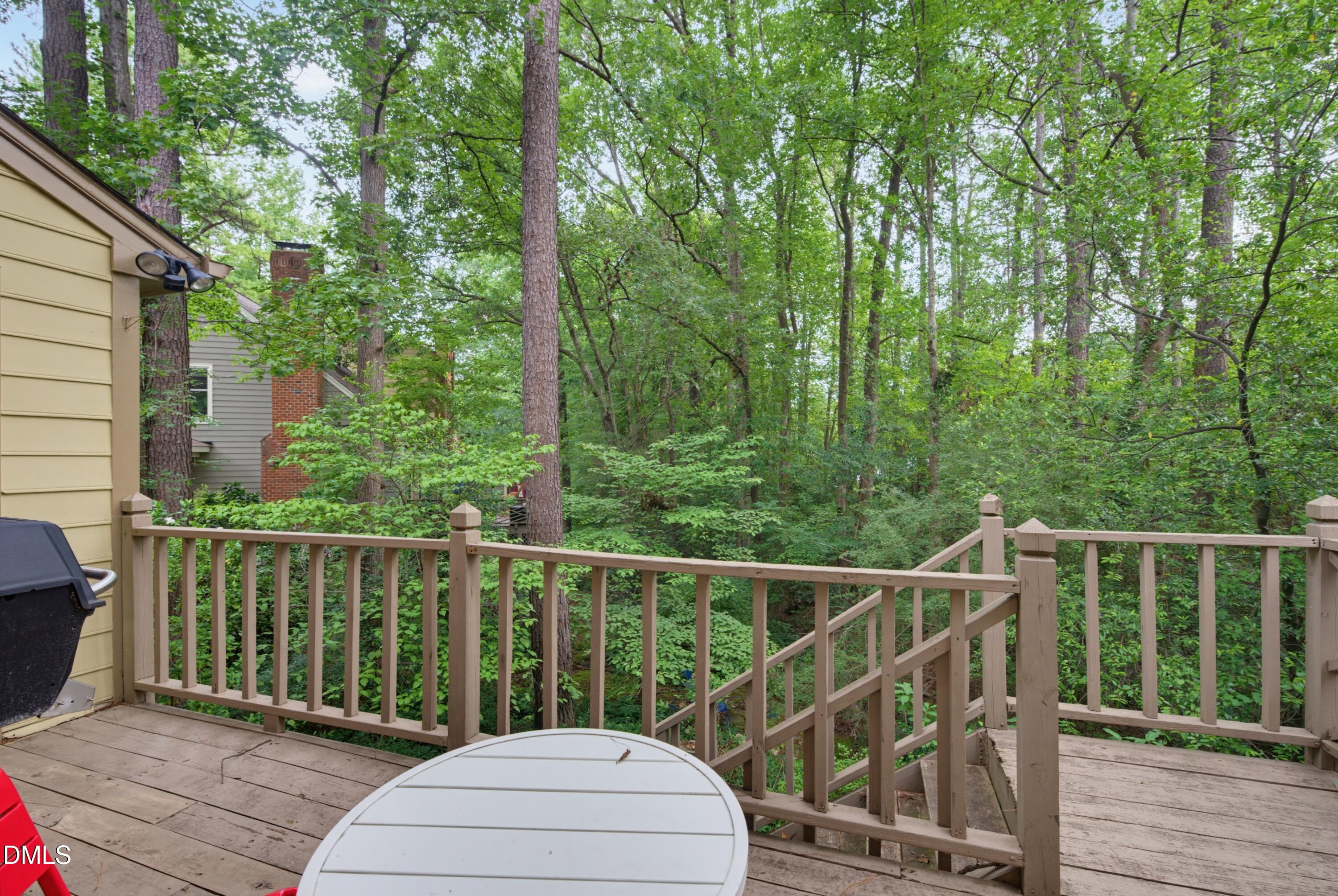 1302 Hampshire Court Property Photo 31