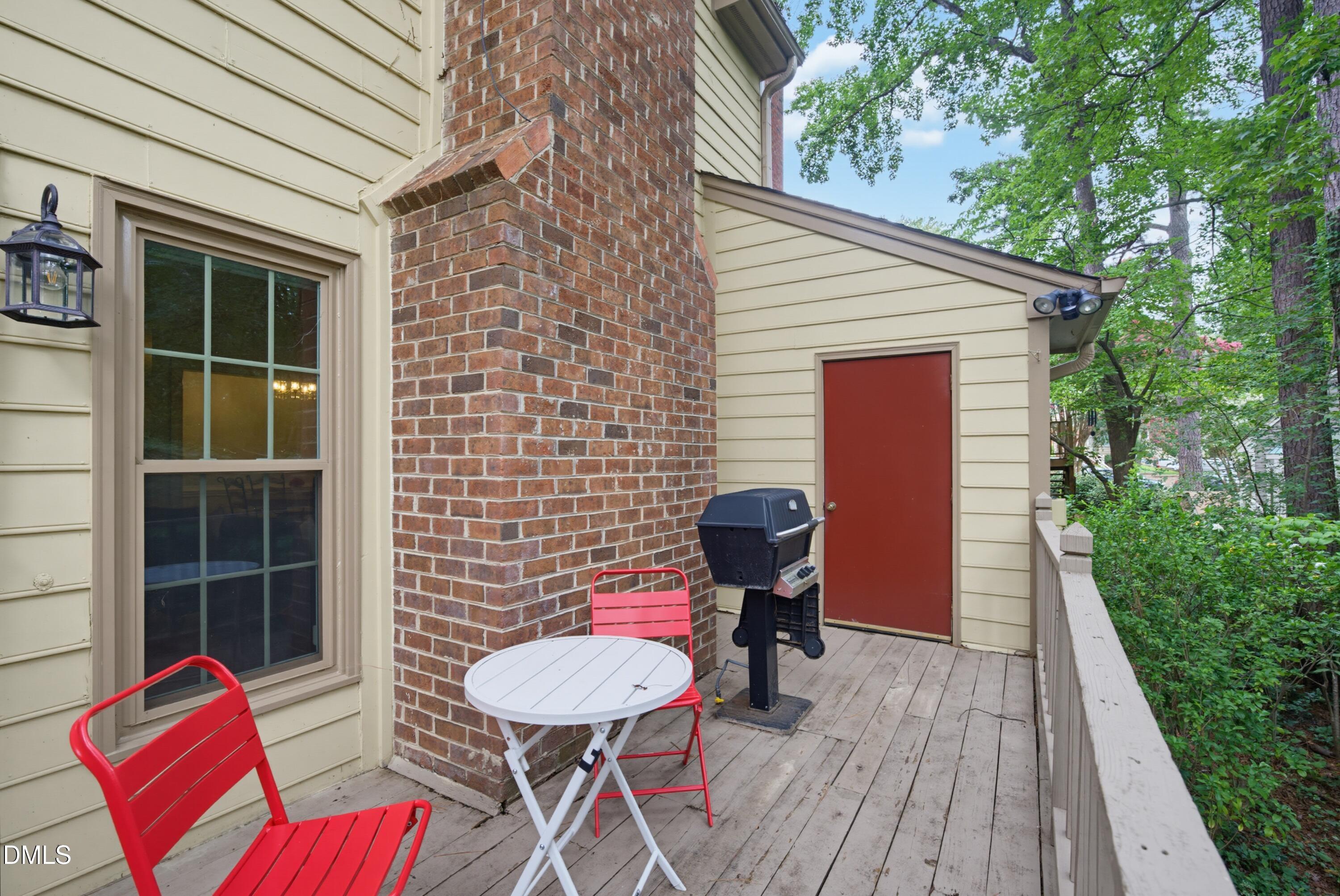1302 Hampshire Court Property Photo 32