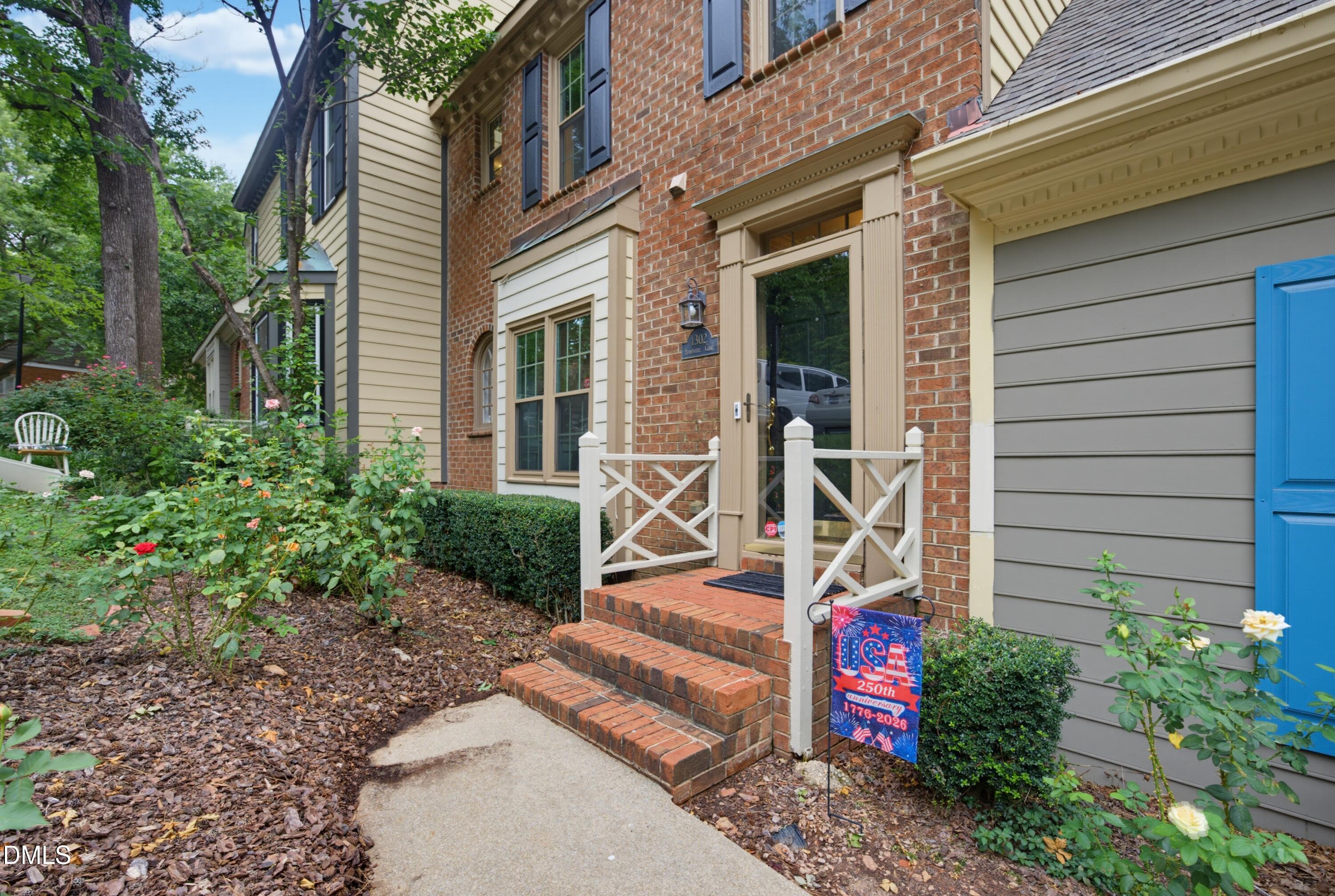 1302 Hampshire Court Property Photo 34