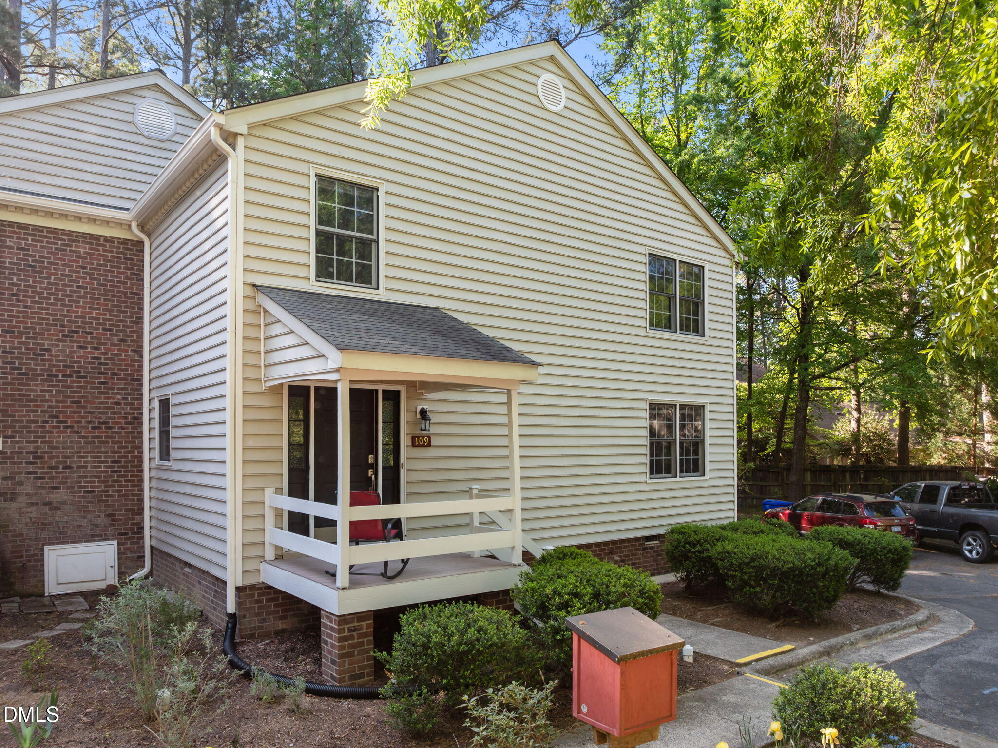 109 Sully Court Property Photo 1