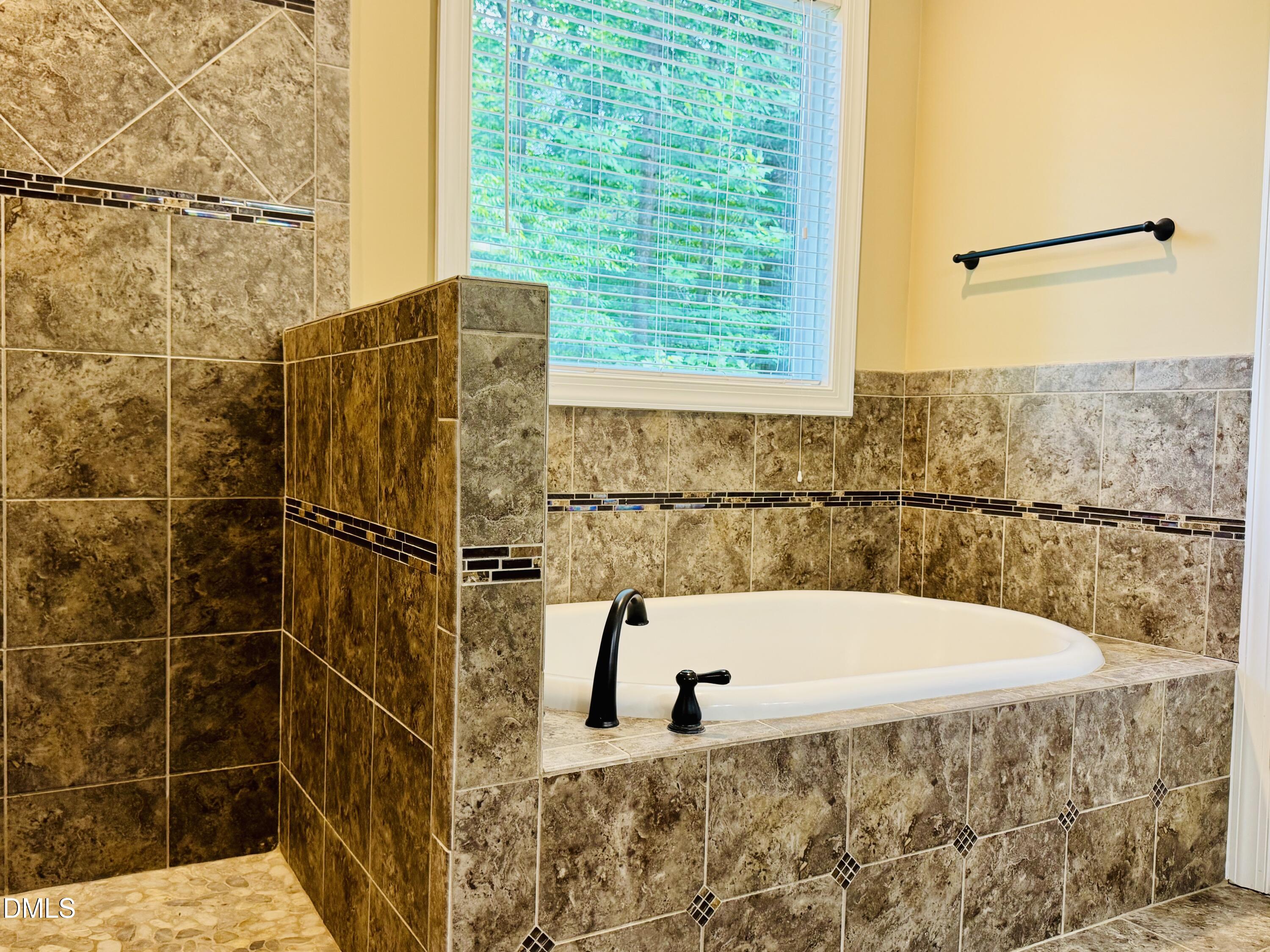 3658 Pleasants Ridge Drive Property Photo 9