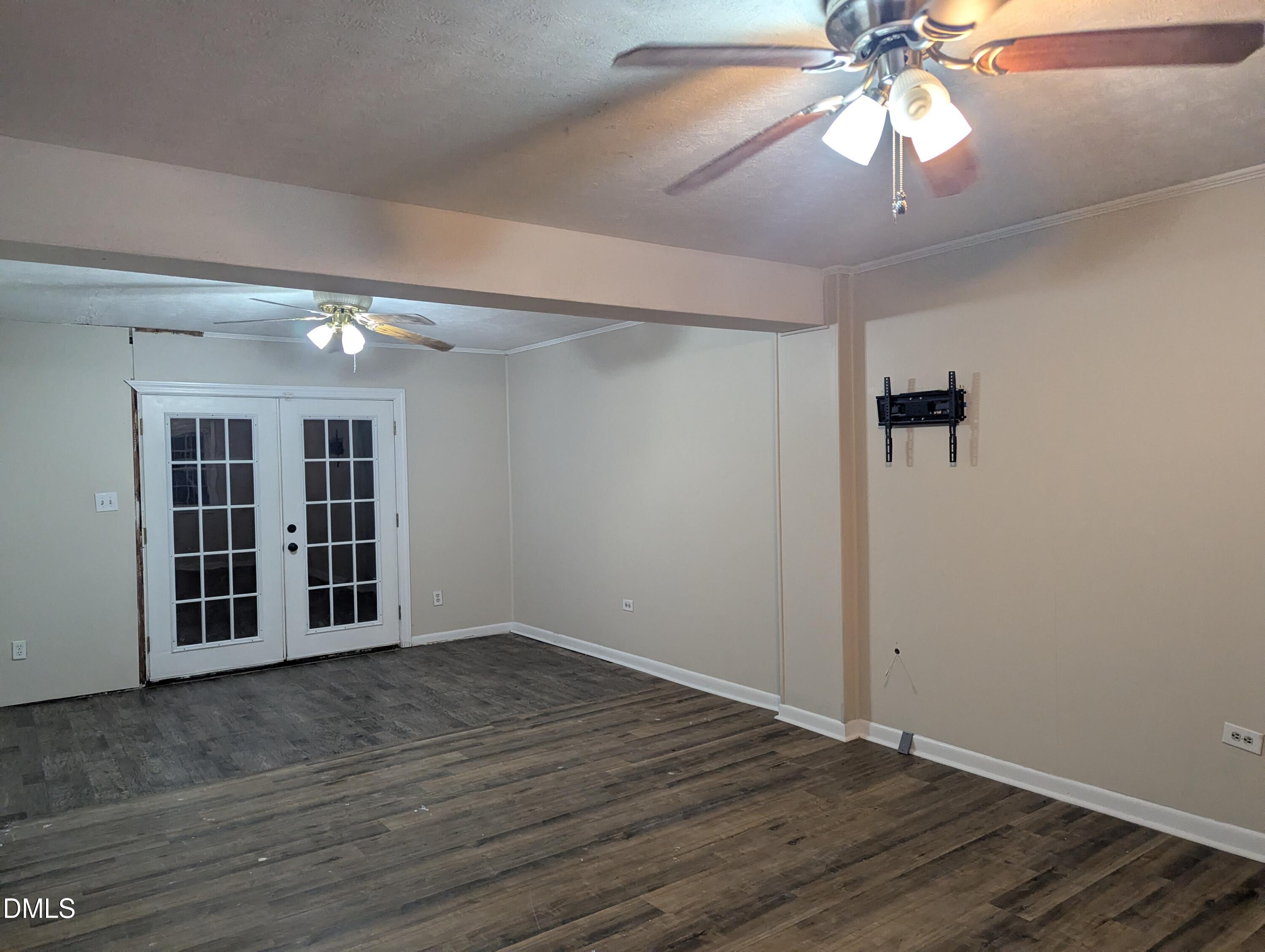 1020 Riverside Circle Property Photo 15