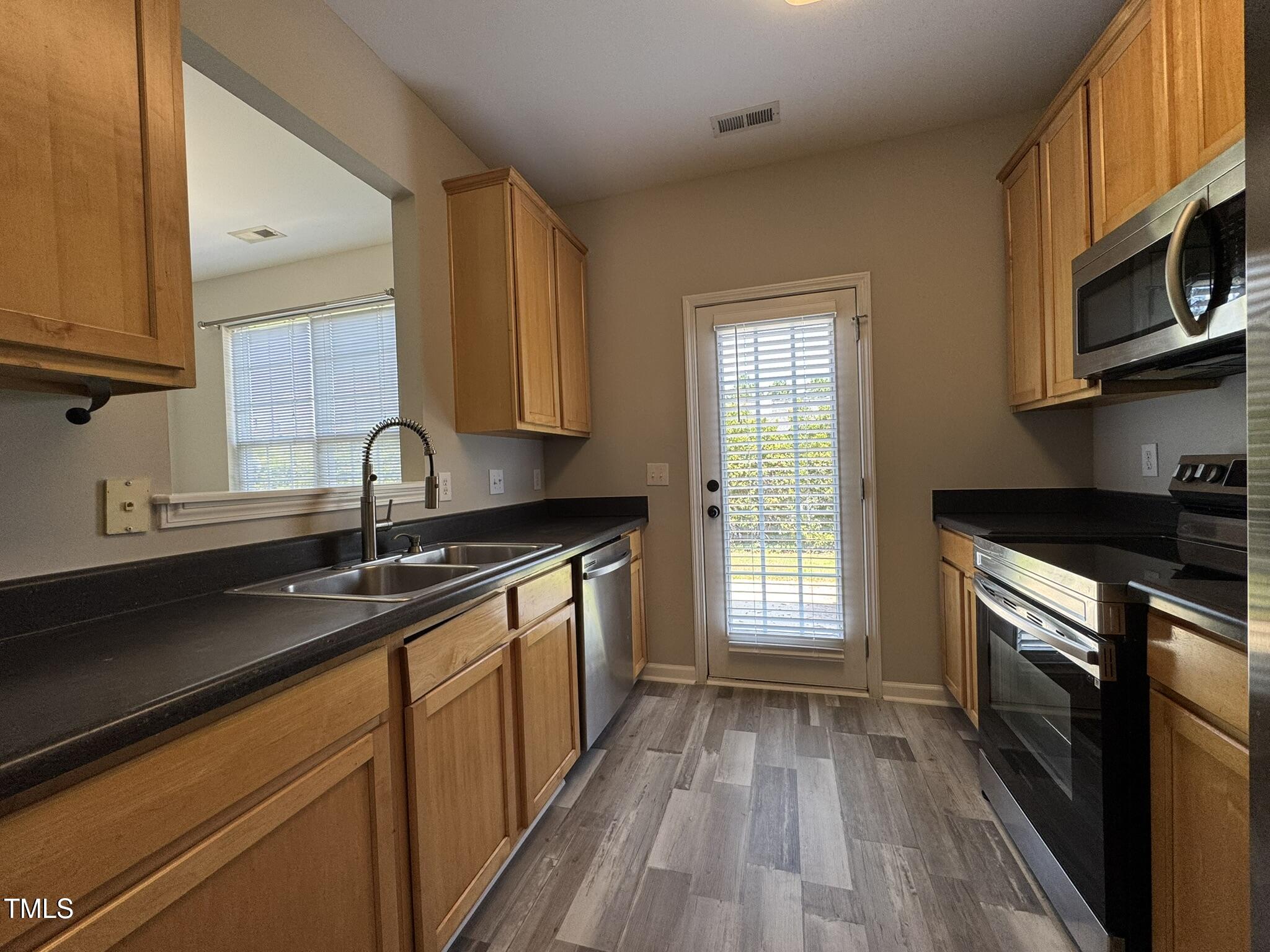 539 Writers Way Property Photo 8