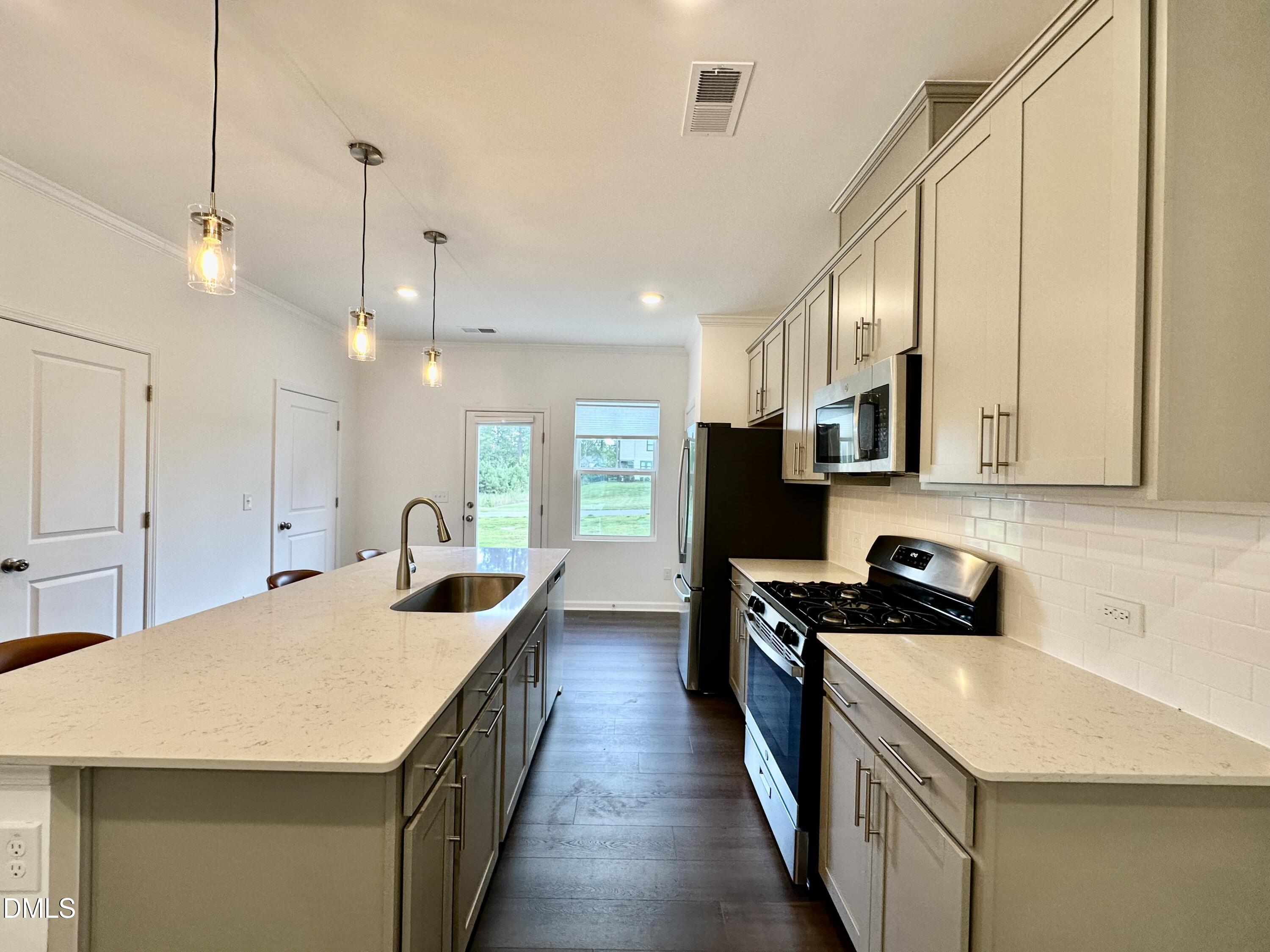 685 Mirkwood Avenue Property Photo 8