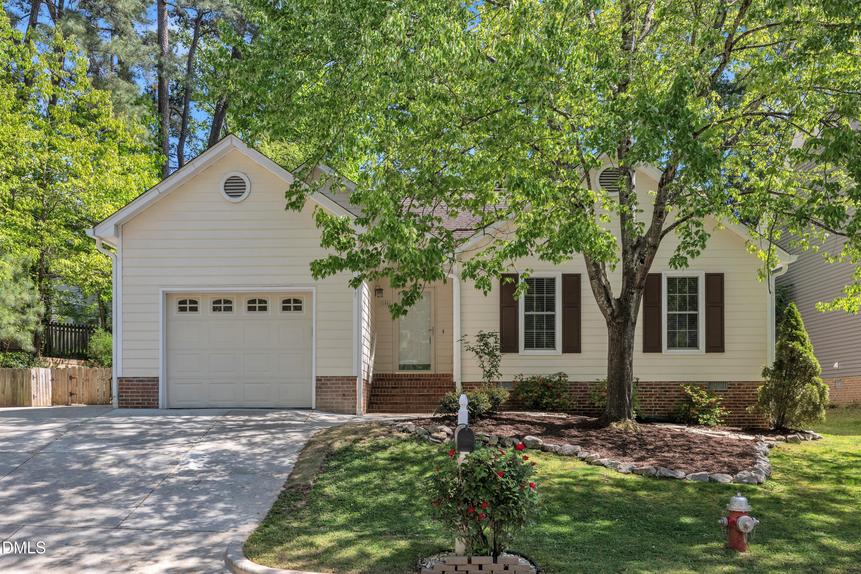 106 London Plain Court Property Photo 1