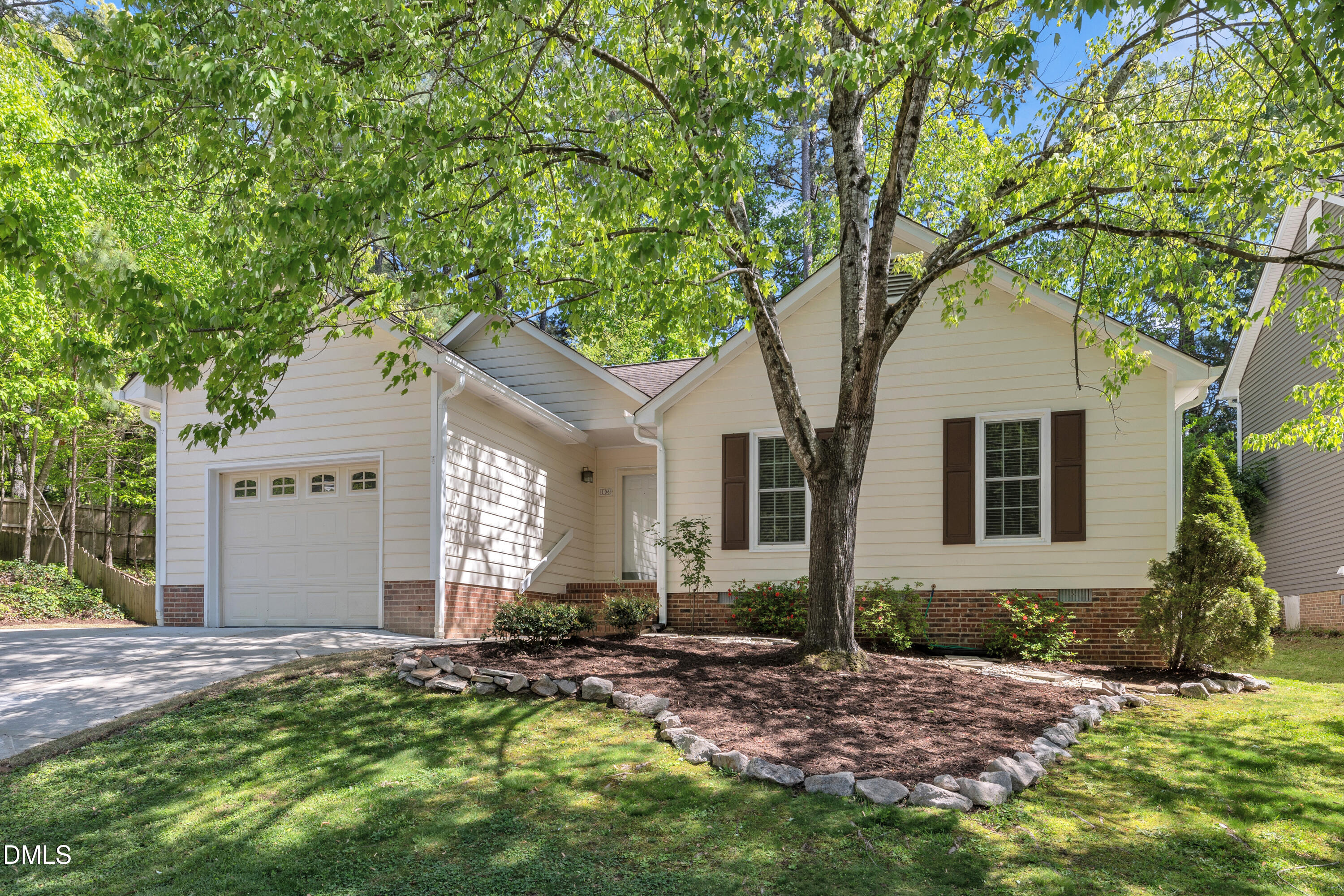 106 London Plain Court Property Photo 7