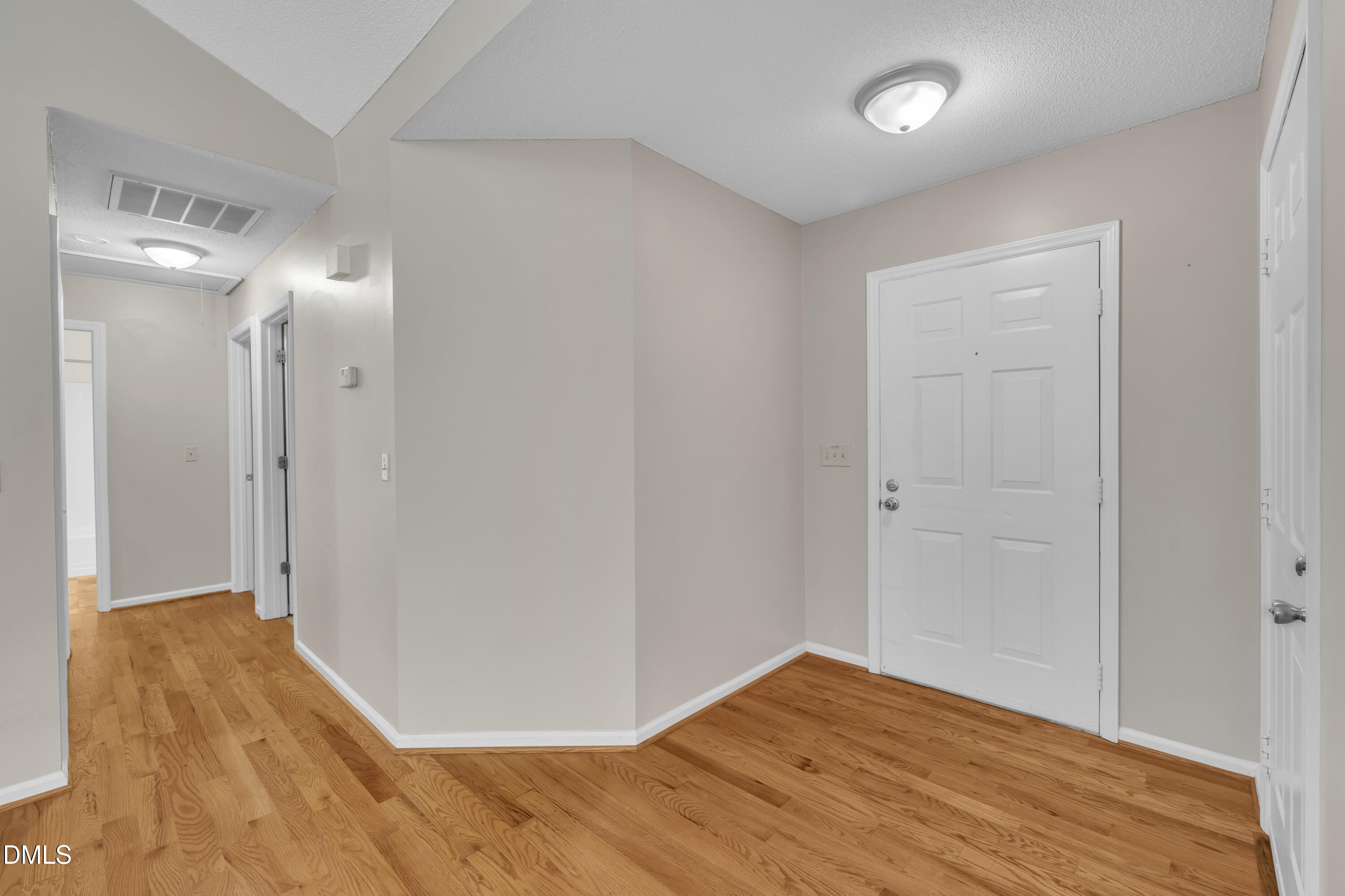 106 London Plain Court Property Photo 8