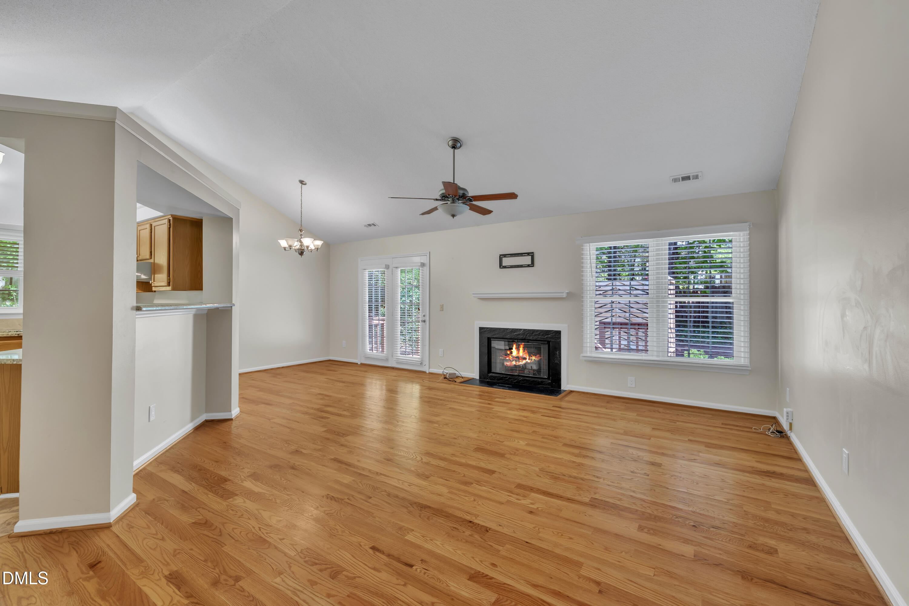 106 London Plain Court Property Photo 9