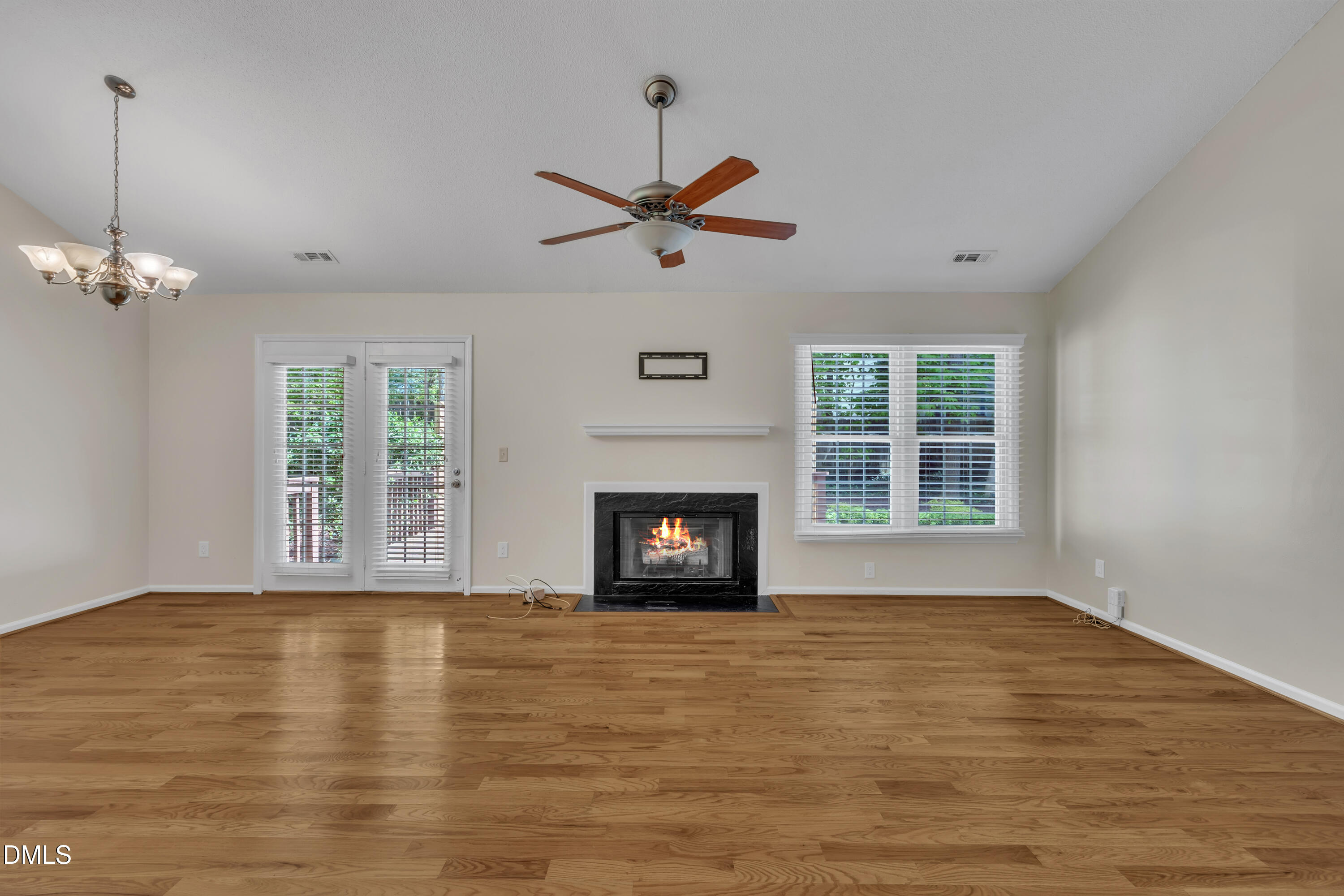 106 London Plain Court Property Photo 10