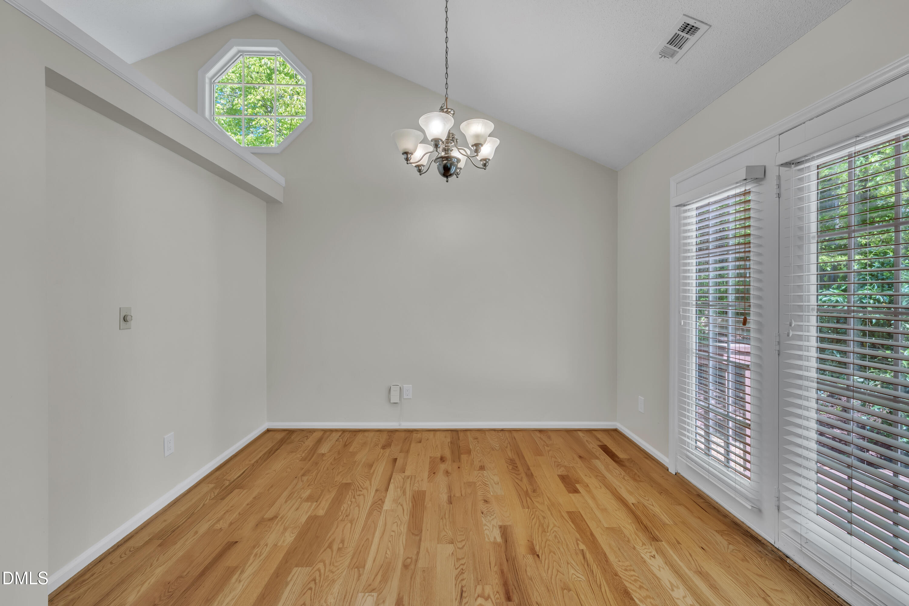 106 London Plain Court Property Photo 13
