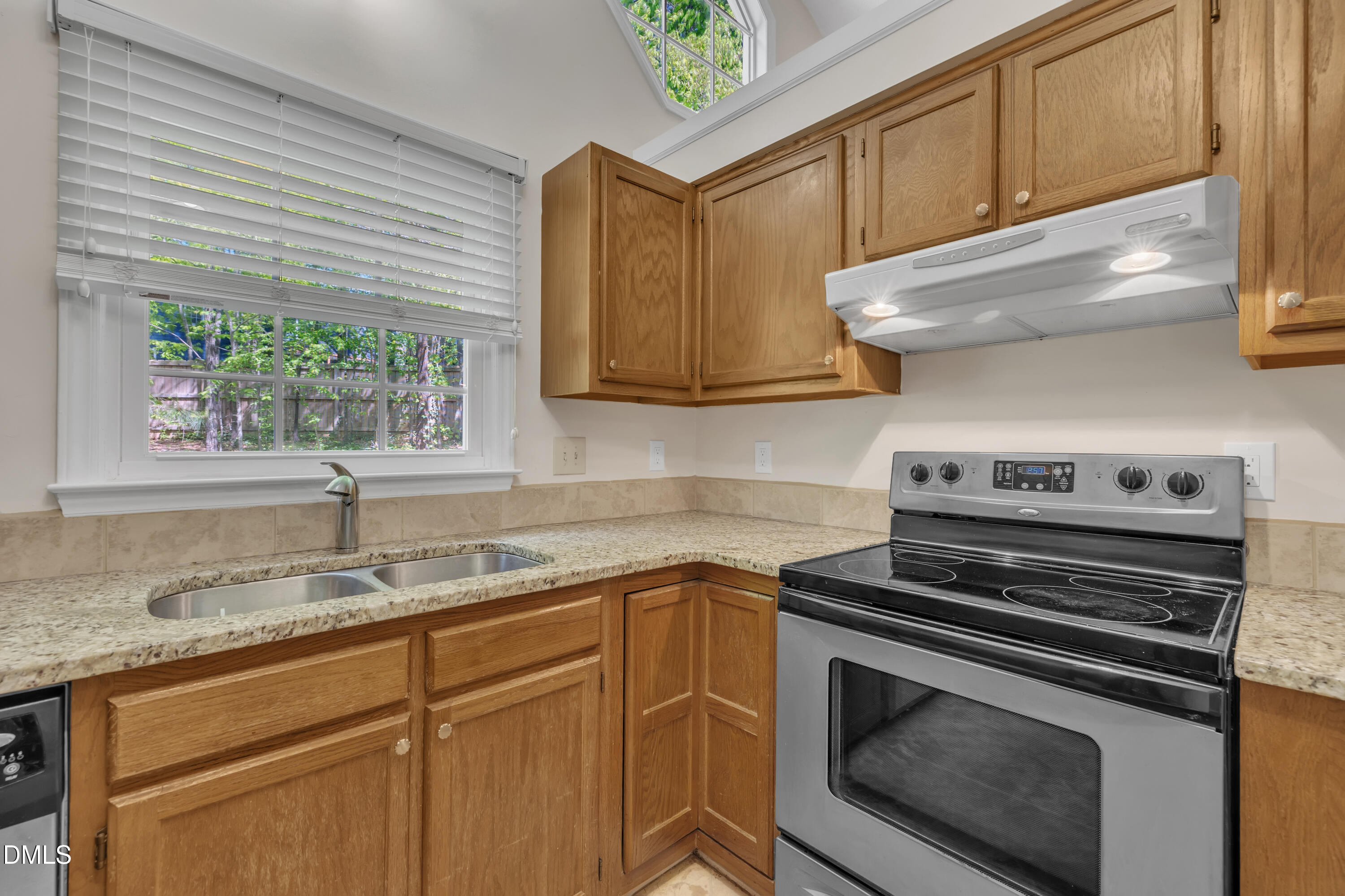 106 London Plain Court Property Photo 15