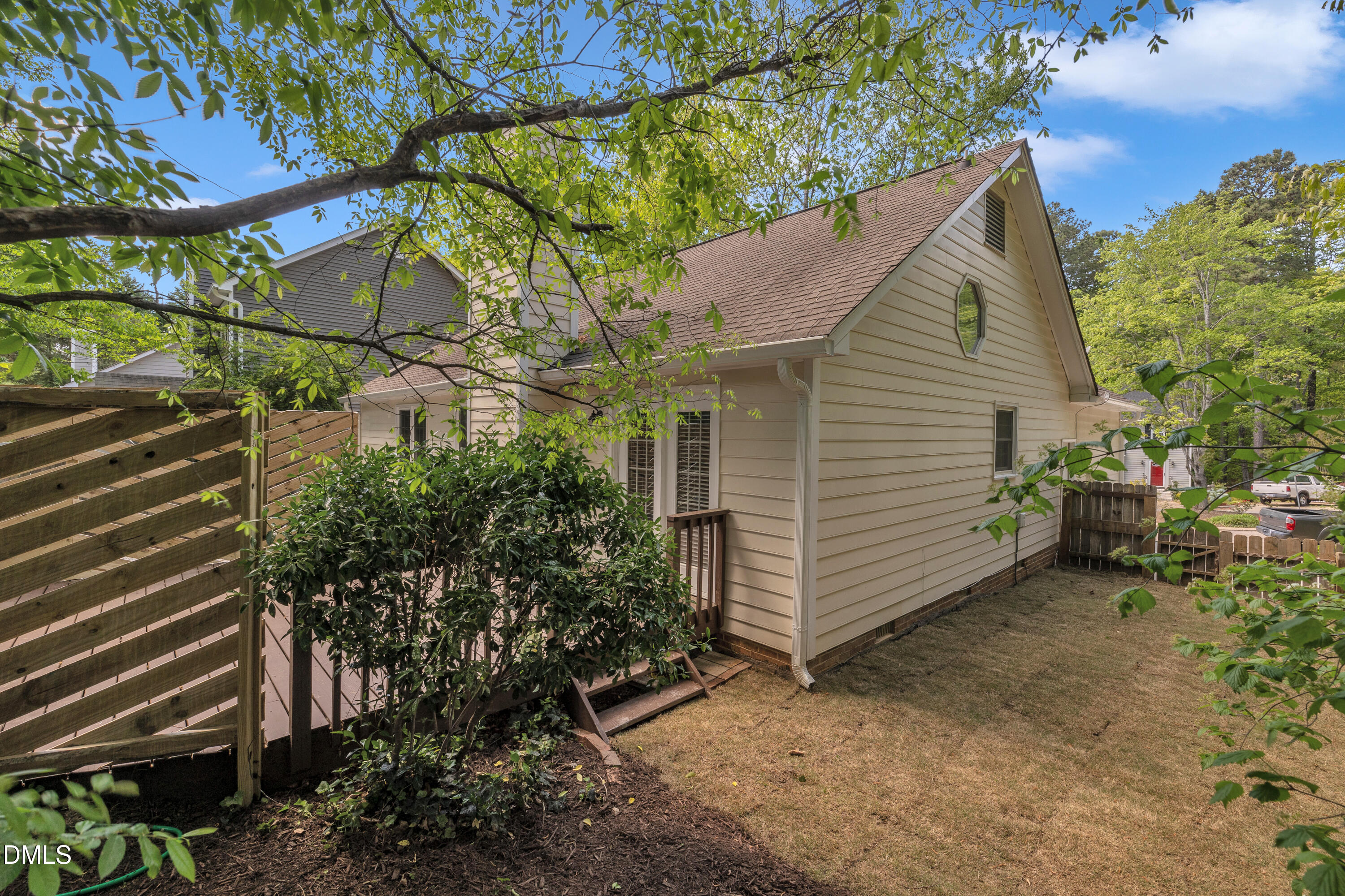 106 London Plain Court Property Photo 31