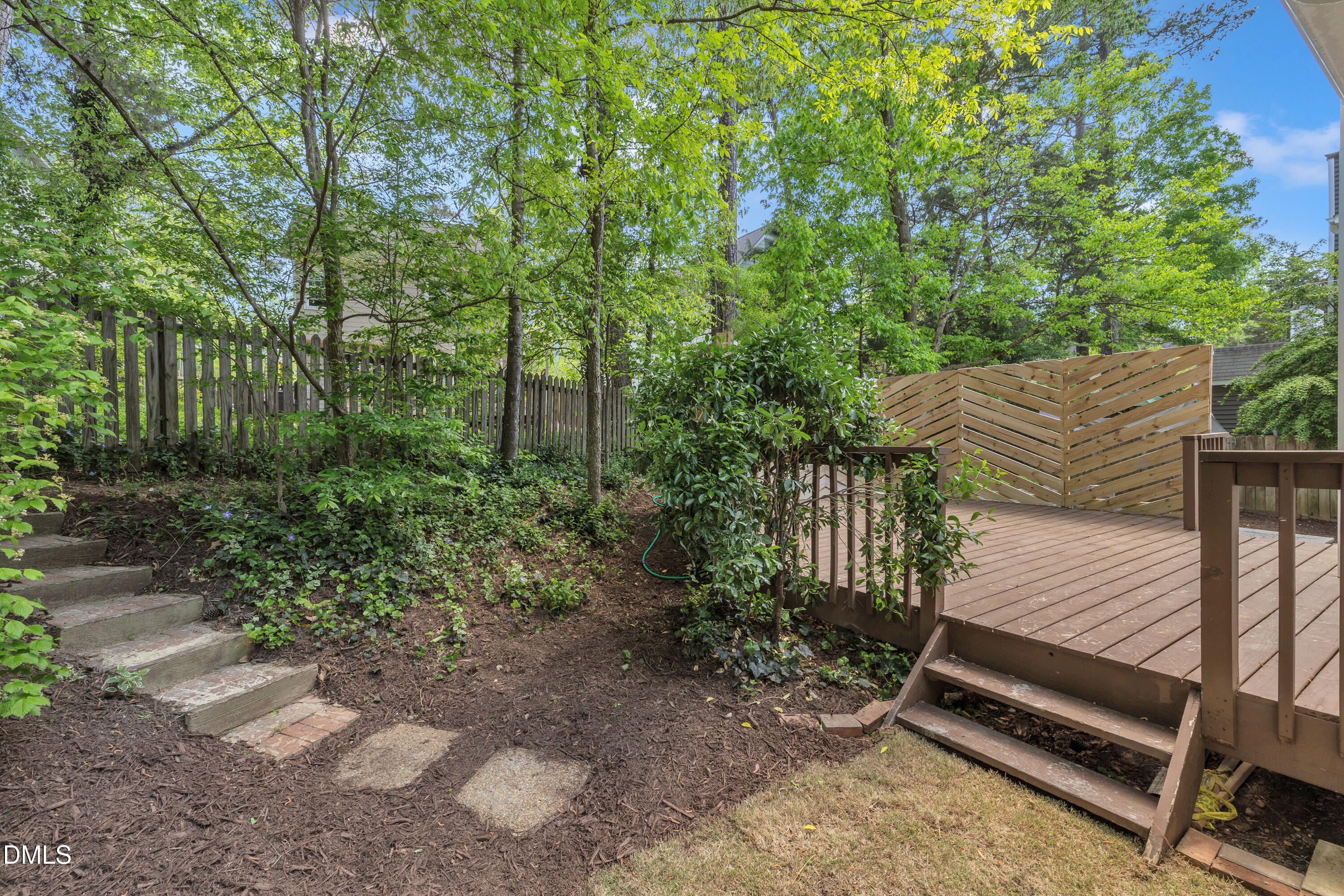 106 London Plain Court Property Photo 32