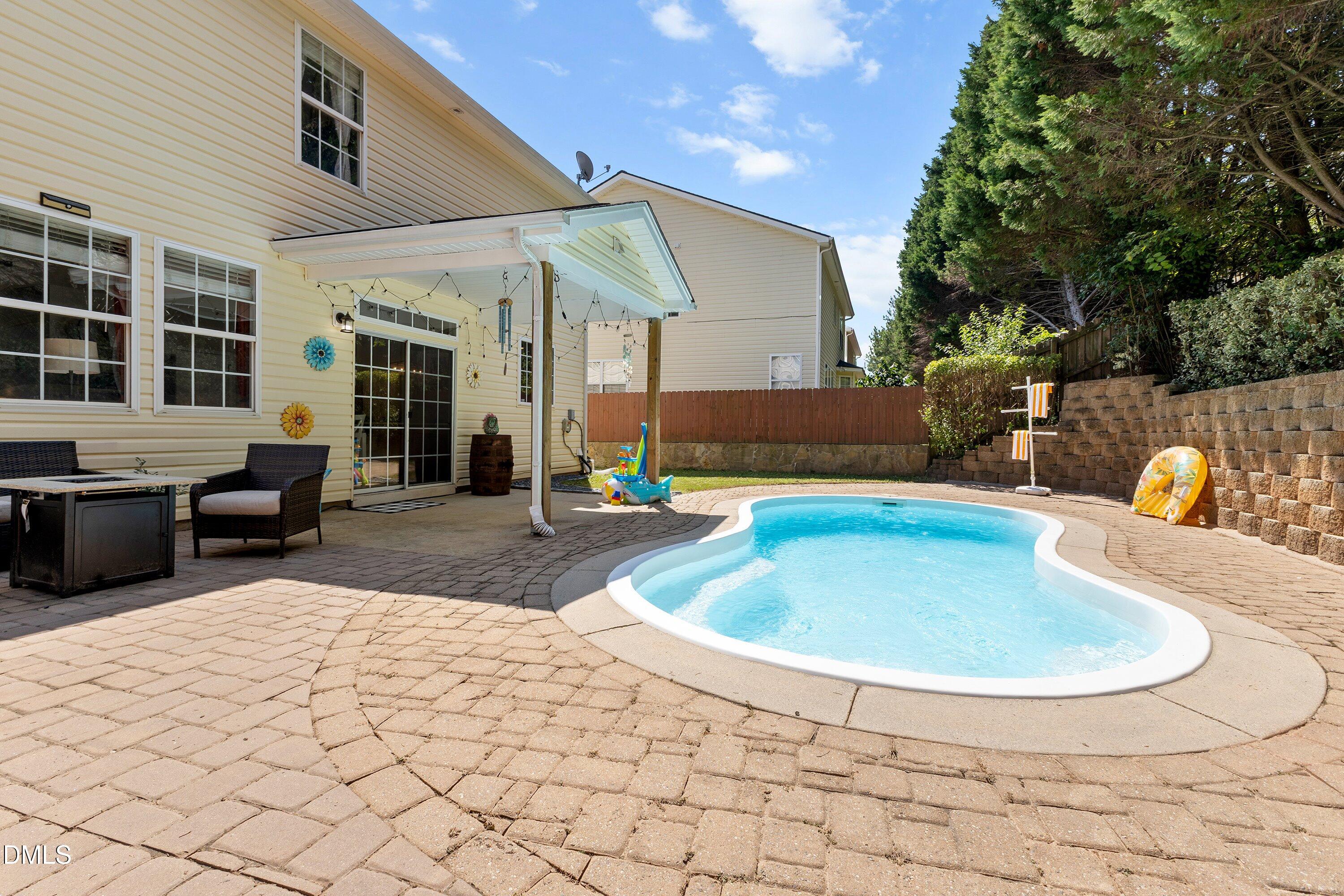 112 Smart Court Property Photo 1