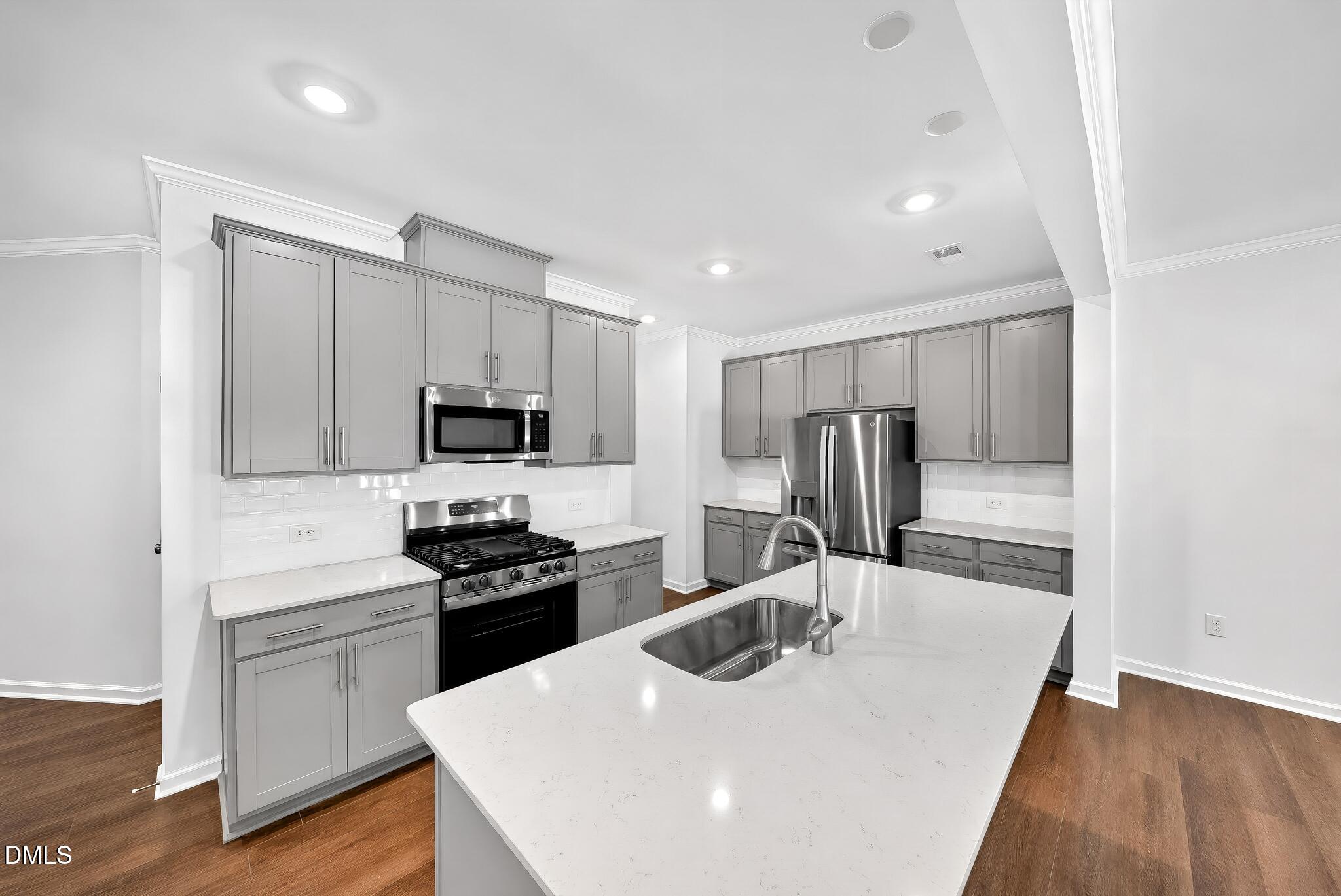 211 Tree Moss Court Property Photo 2