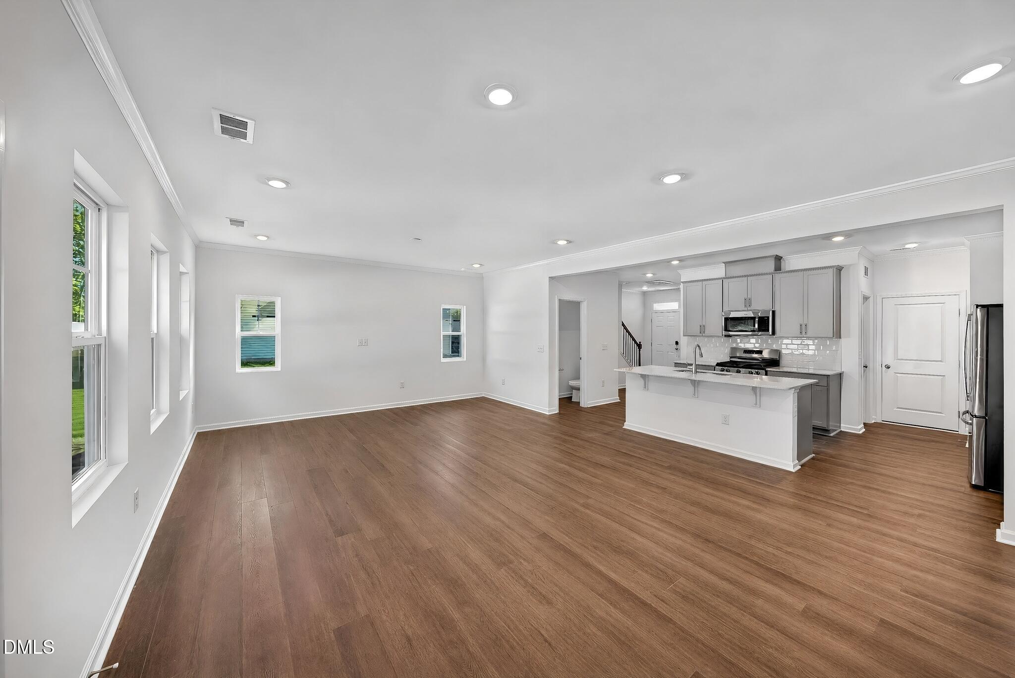 211 Tree Moss Court Property Photo 6