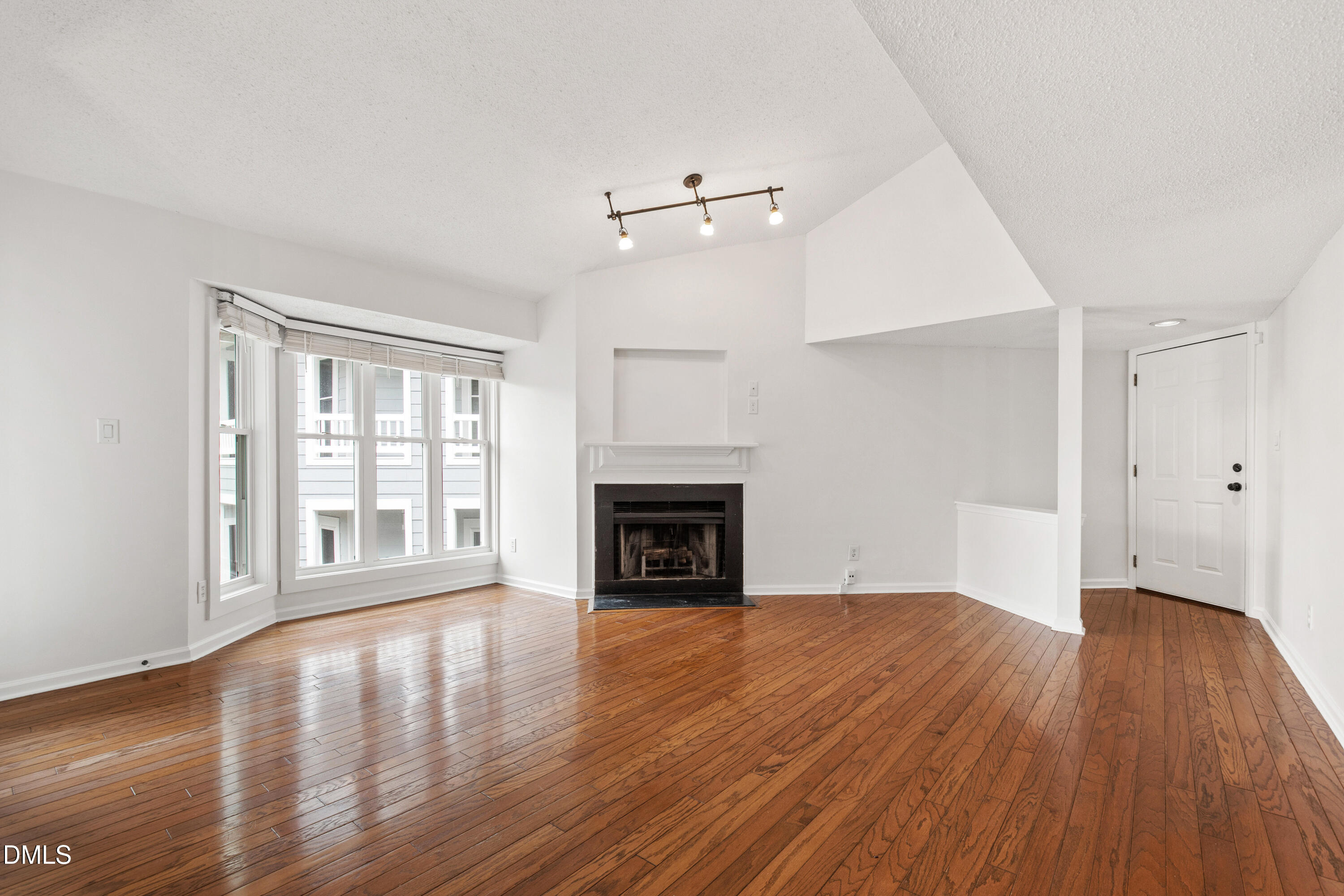 911 Washington Street 301 Property Photo 6