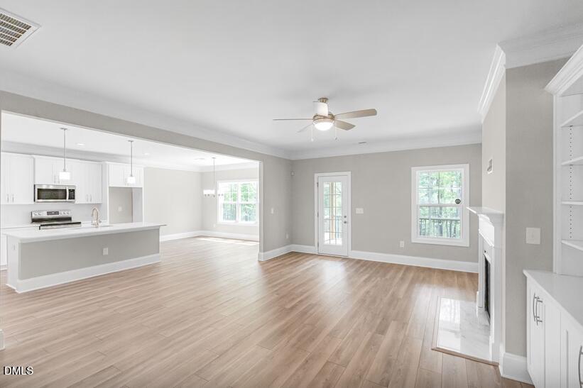 805 E Clydes Point Way Property Photo 3