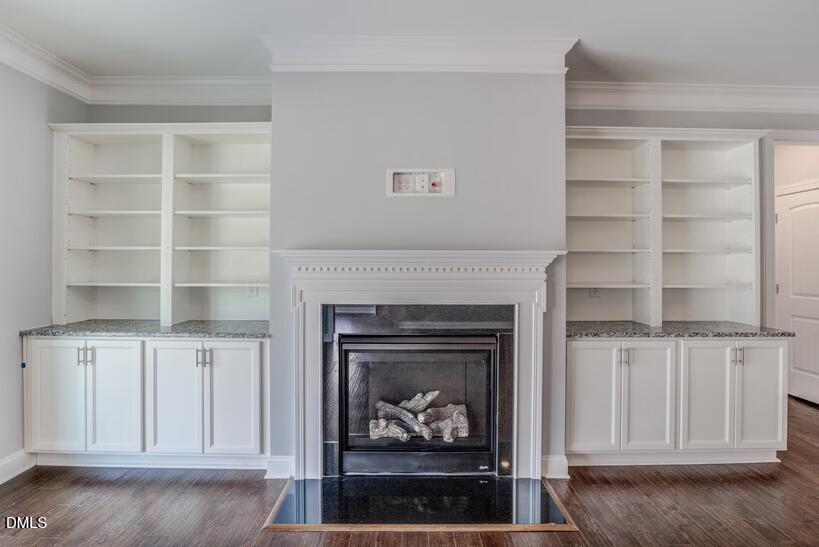 805 E Clydes Point Way Property Photo 4