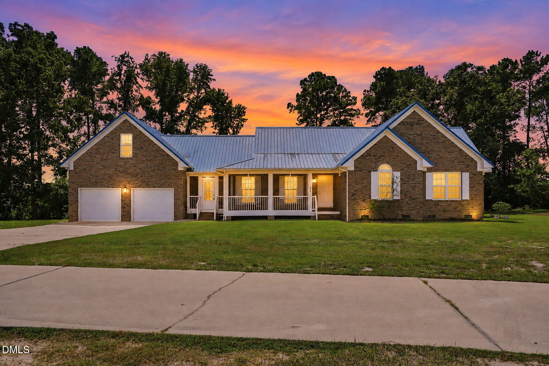 390 Comanche Drive Property Photo 1