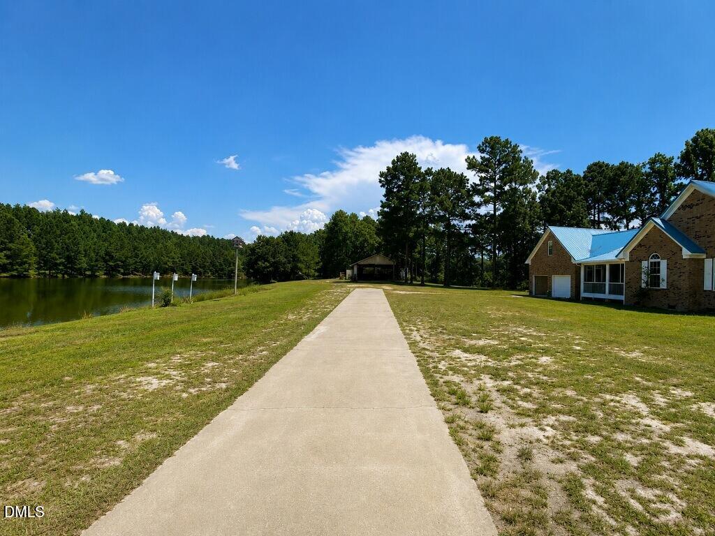390 Comanche Drive Property Photo 2