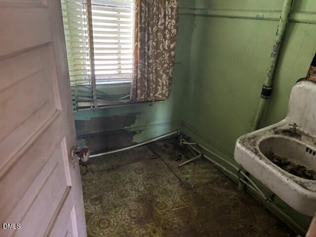 115 E Umstead Street E Property Photo 9