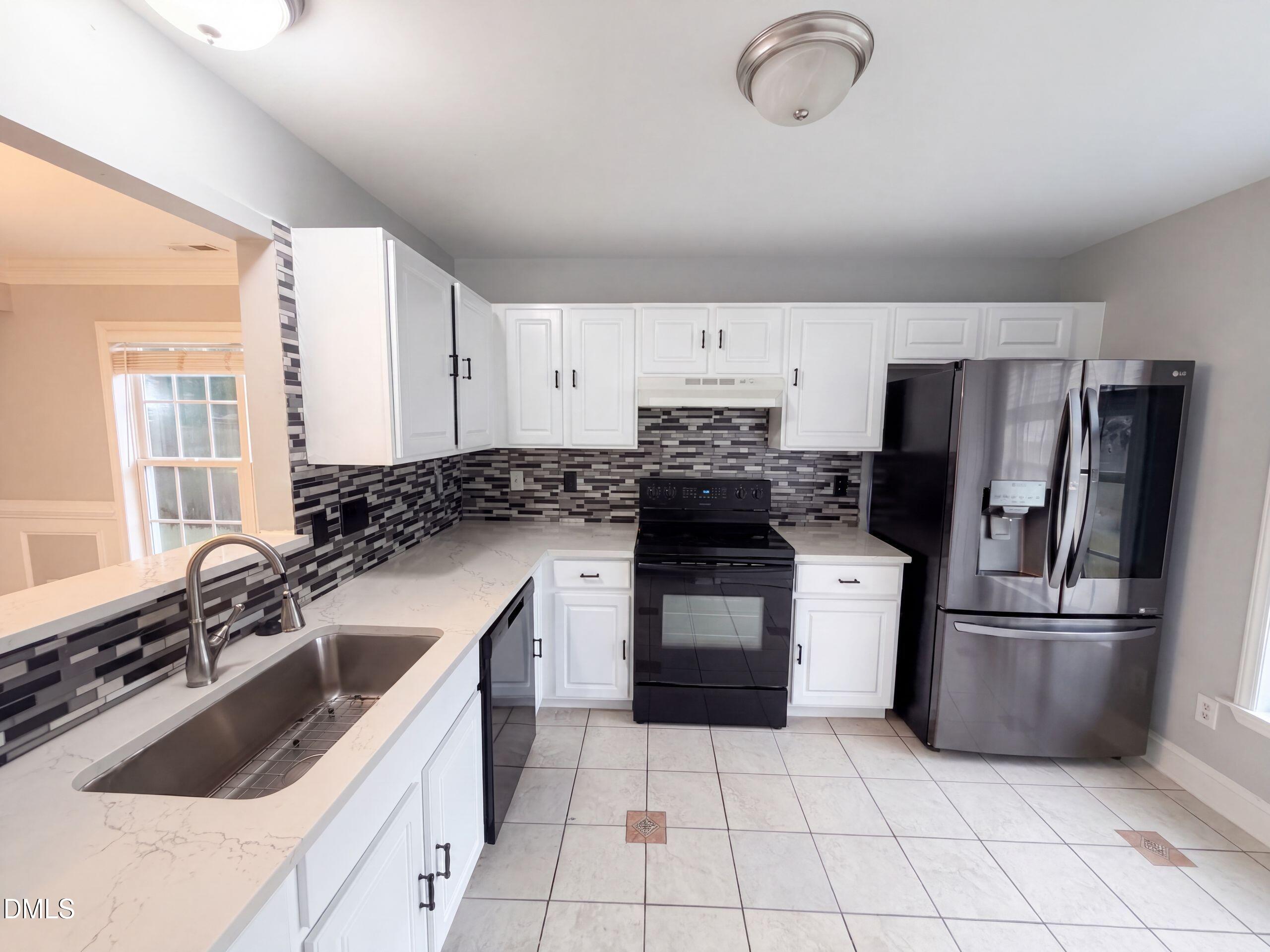 5400 Tanglewood Pine Lane Property Photo 2