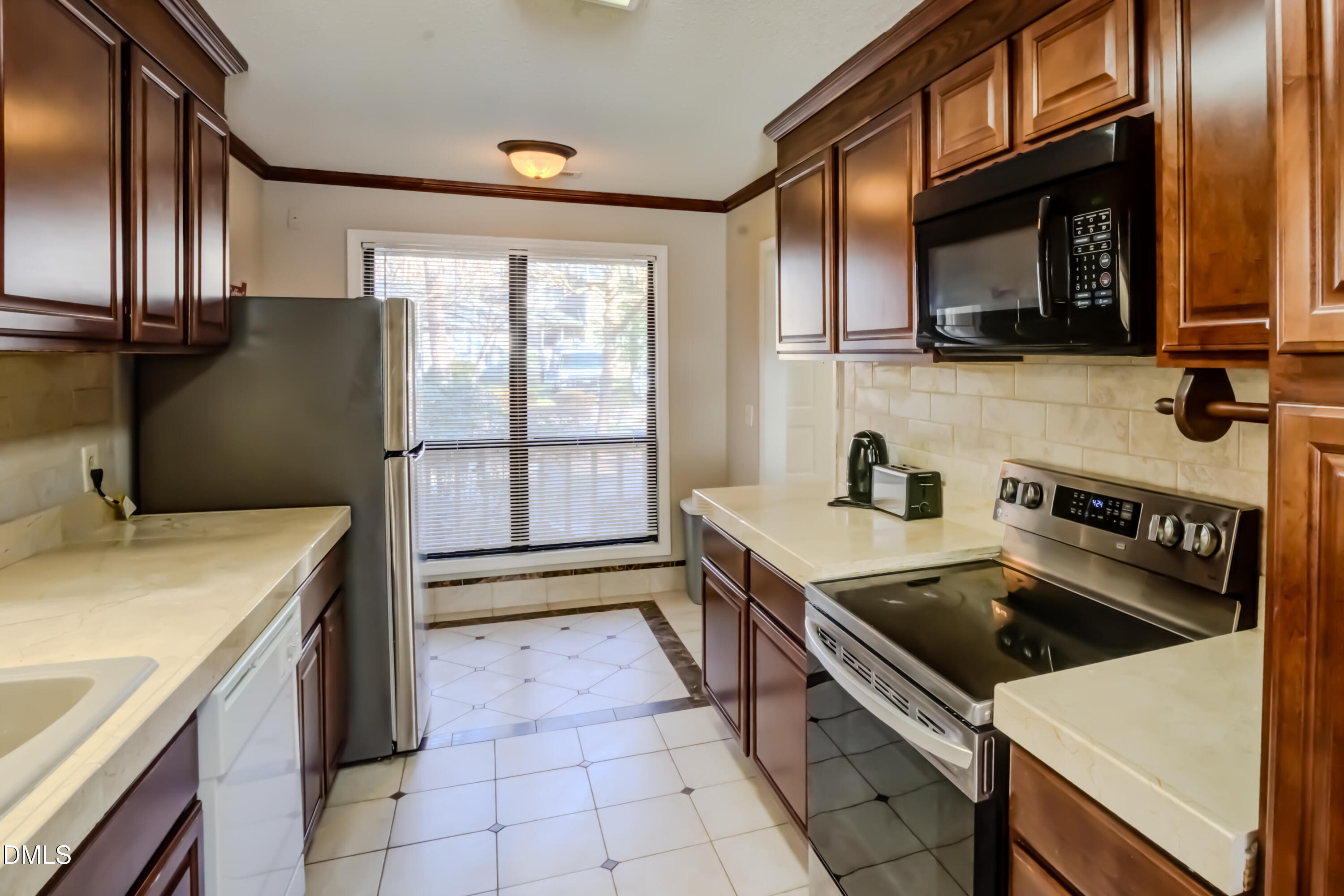 618 Applecross Drive Property Photo 2