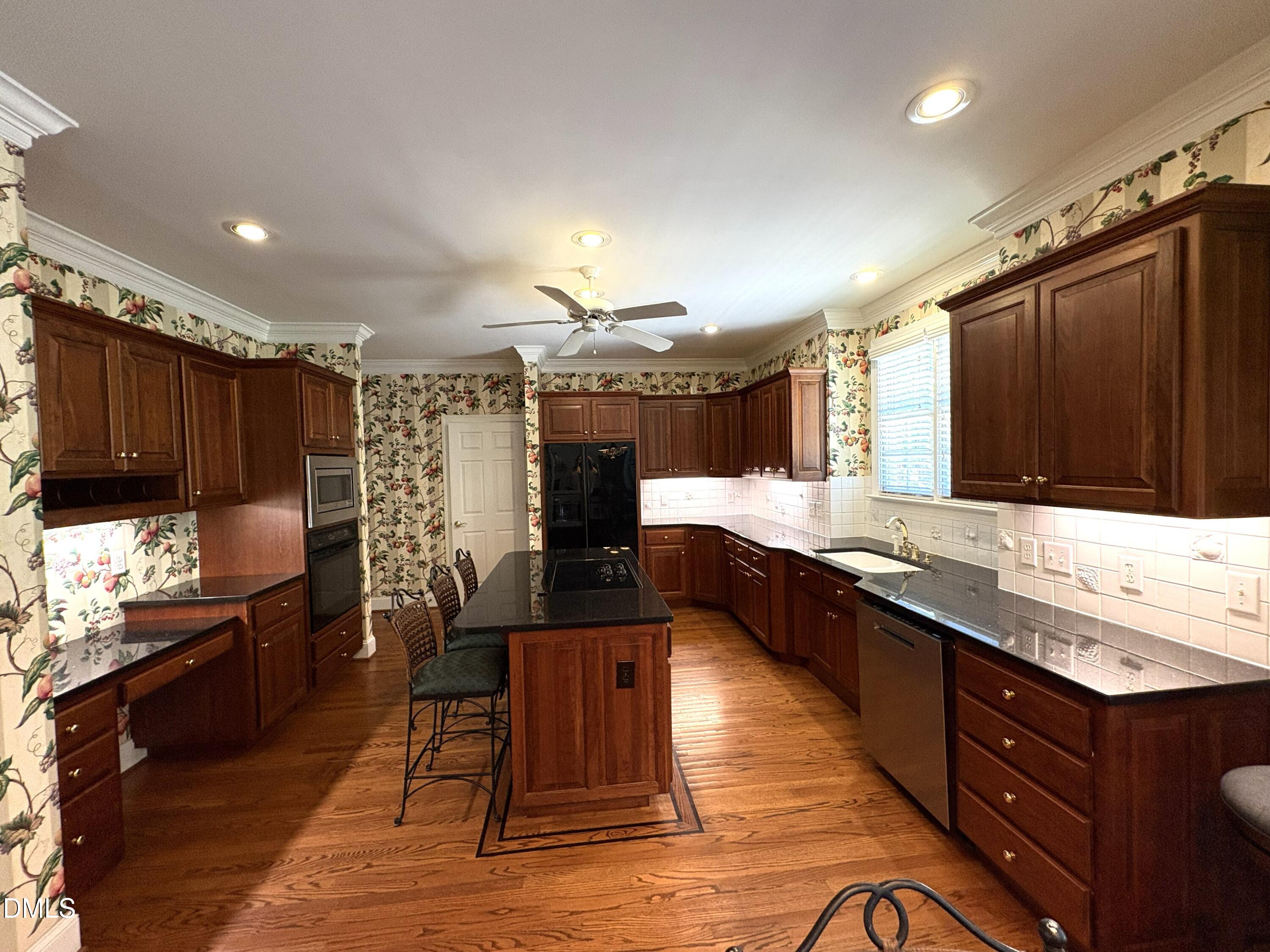 306 Lakeside Circle Property Photo 3