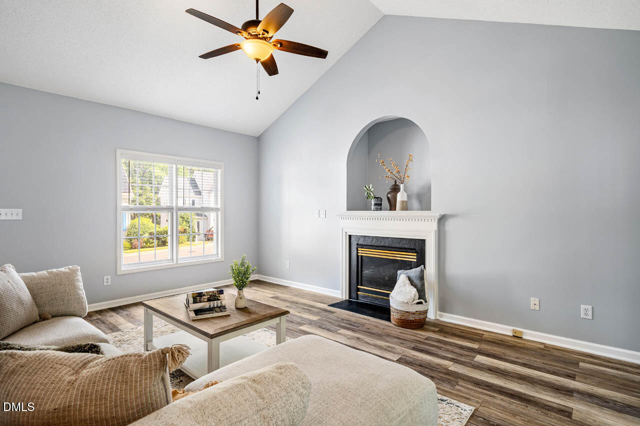 1403 Big Leaf Loop Property Photo 4